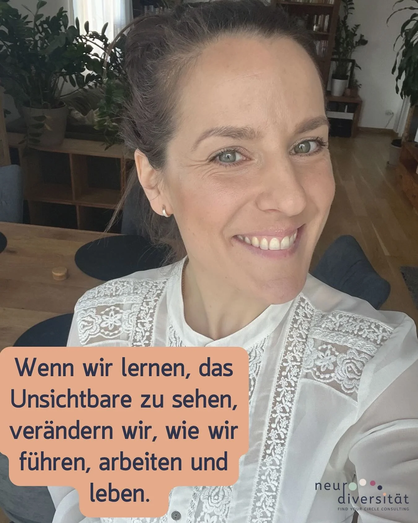 💭 Reflexionsimpulse:
- Welche unsichtbaren Barrieren begegnen dir oder deinem Umfeld im Alltag?&nbsp;&nbsp;
- Wie k&ouml;nnen wir als Gesellschaft lernen, das Unsichtbare zu sehen?&nbsp;&nbsp;
- Was braucht es, damit Betroffene nicht mehr f&uuml;r i