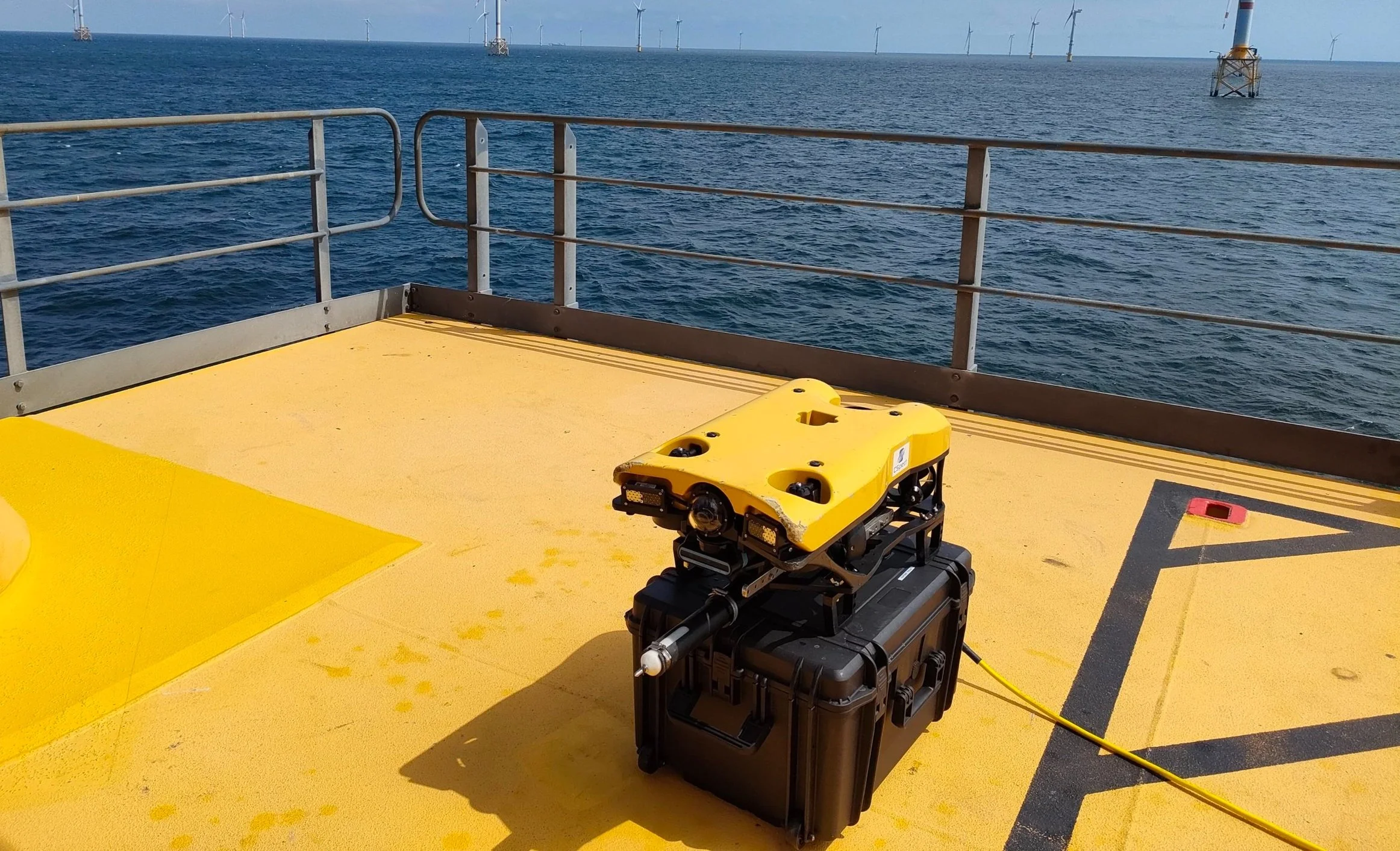 Mini ROV with underwater camera