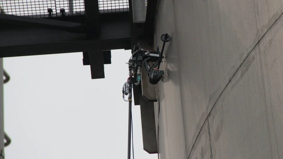 tank inspection using ALTUM telescopic pole with grinding module