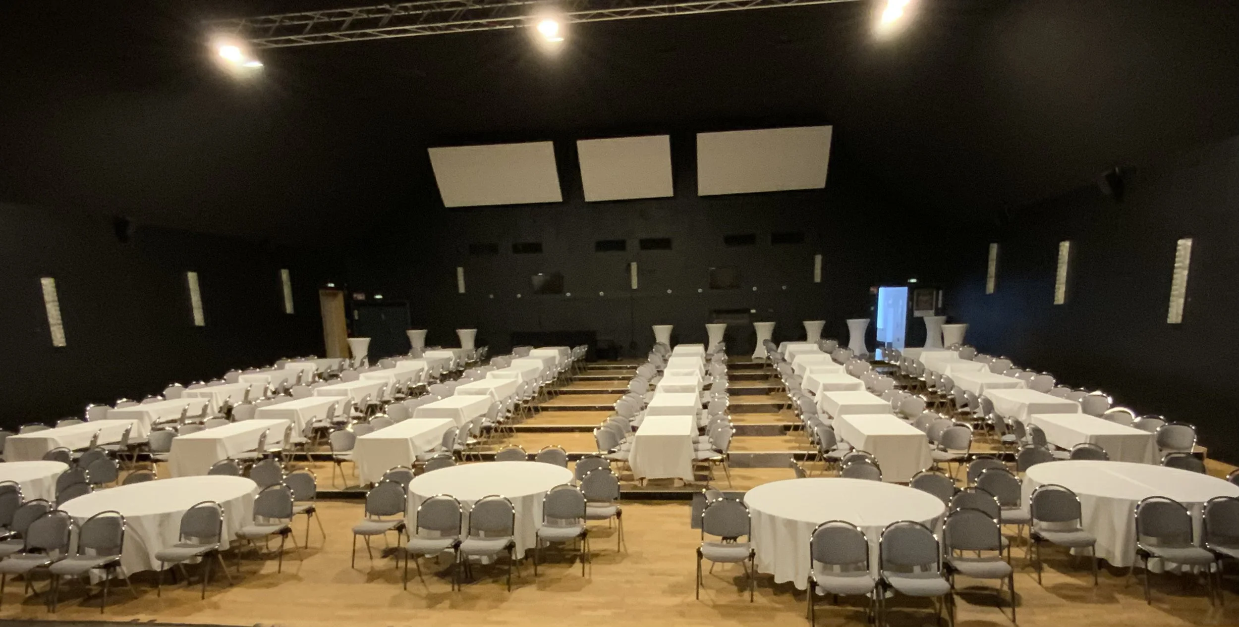 Saal bankett fest business weiß .JPG