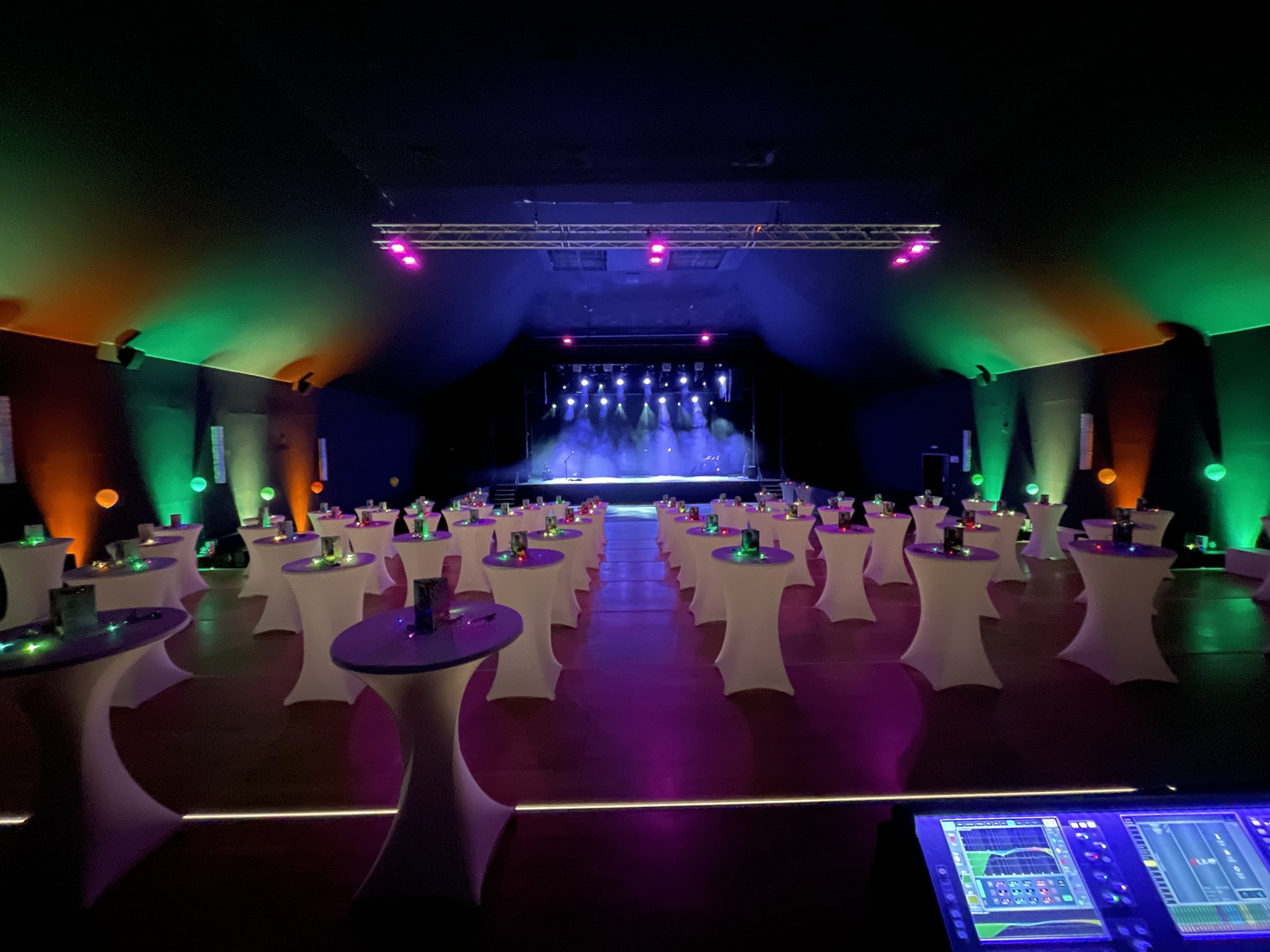 Saal fest party stehtisch uplights floorspot.JPG