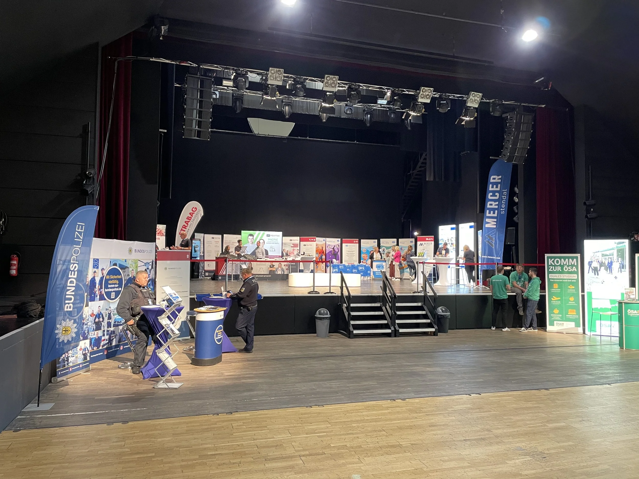 Saal bühne messe business.JPG
