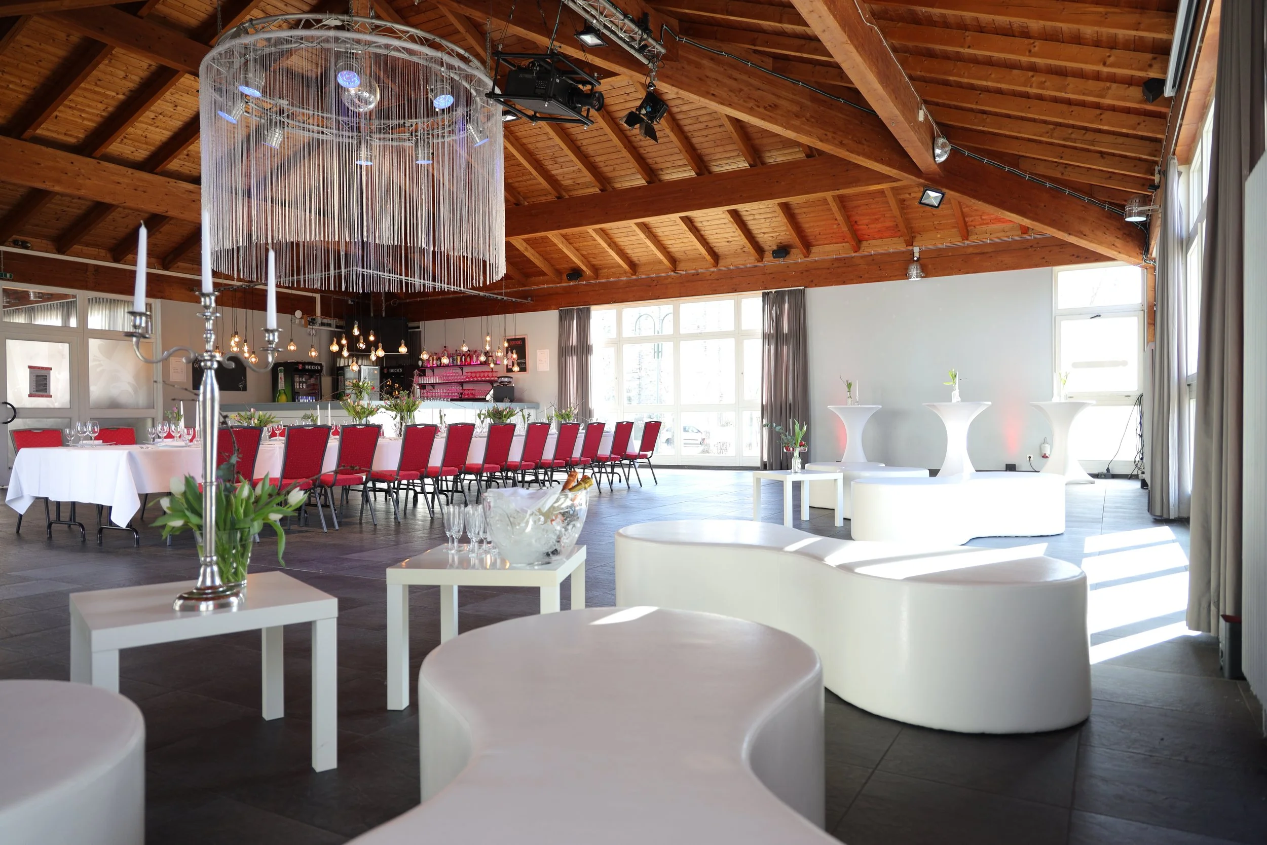 Glasfoyer feier business lounge weiß deko.jpg