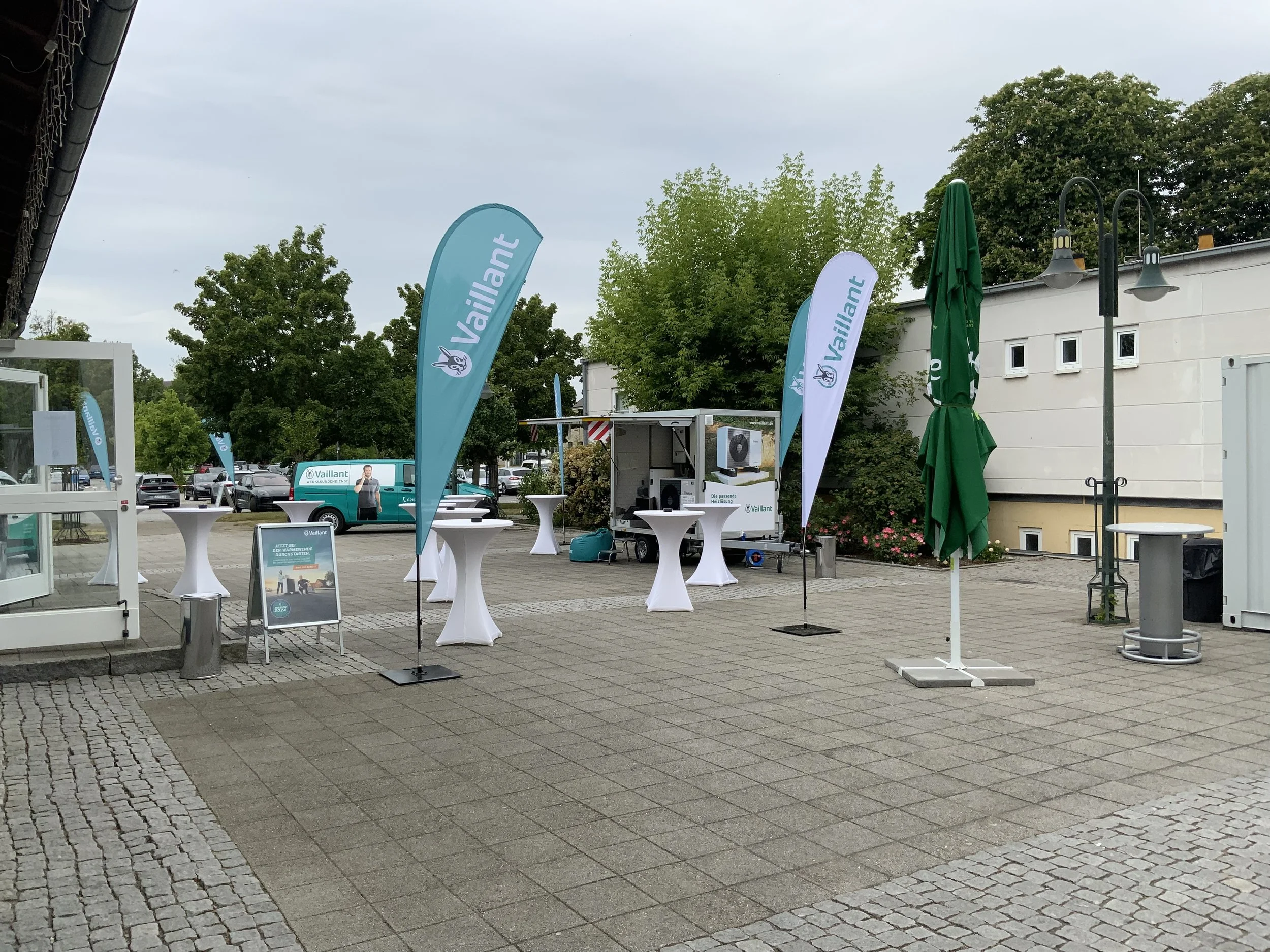 Hof hell messe stehtisch.JPG