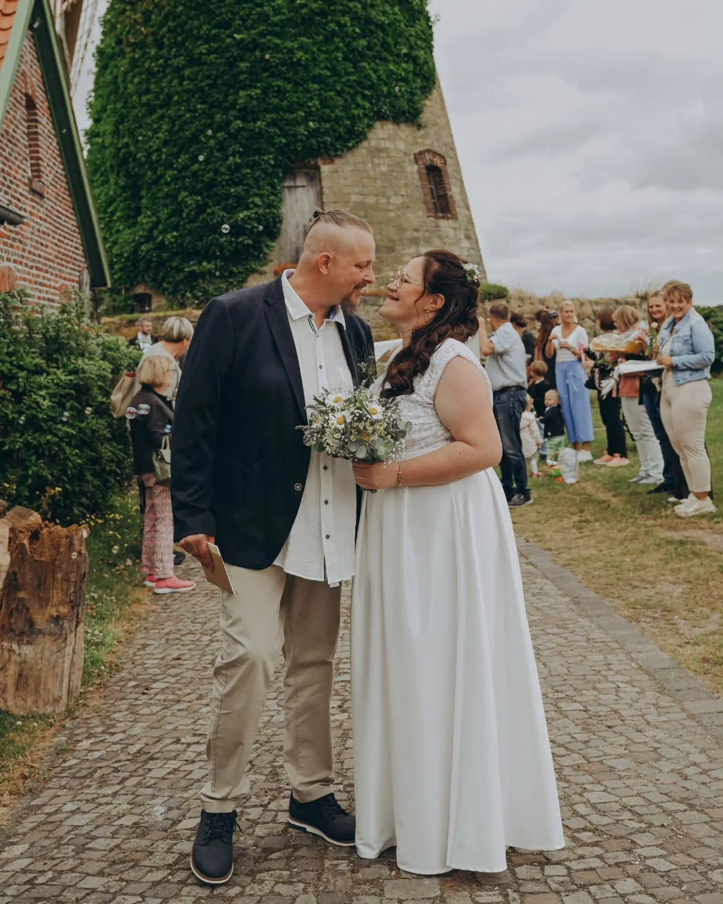 Marina &amp; Tilo 🫶🏼
Ein wundersch&ouml;ner Tag voller Liebe, Emotionen und unvergesslicher Momente. Die Trauung an der Westhoyeler Windm&uuml;hle in Melle war einfach traumhaft. Vielen Dank, dass ich euch an diesem besonderen Tag begleiten durfte!