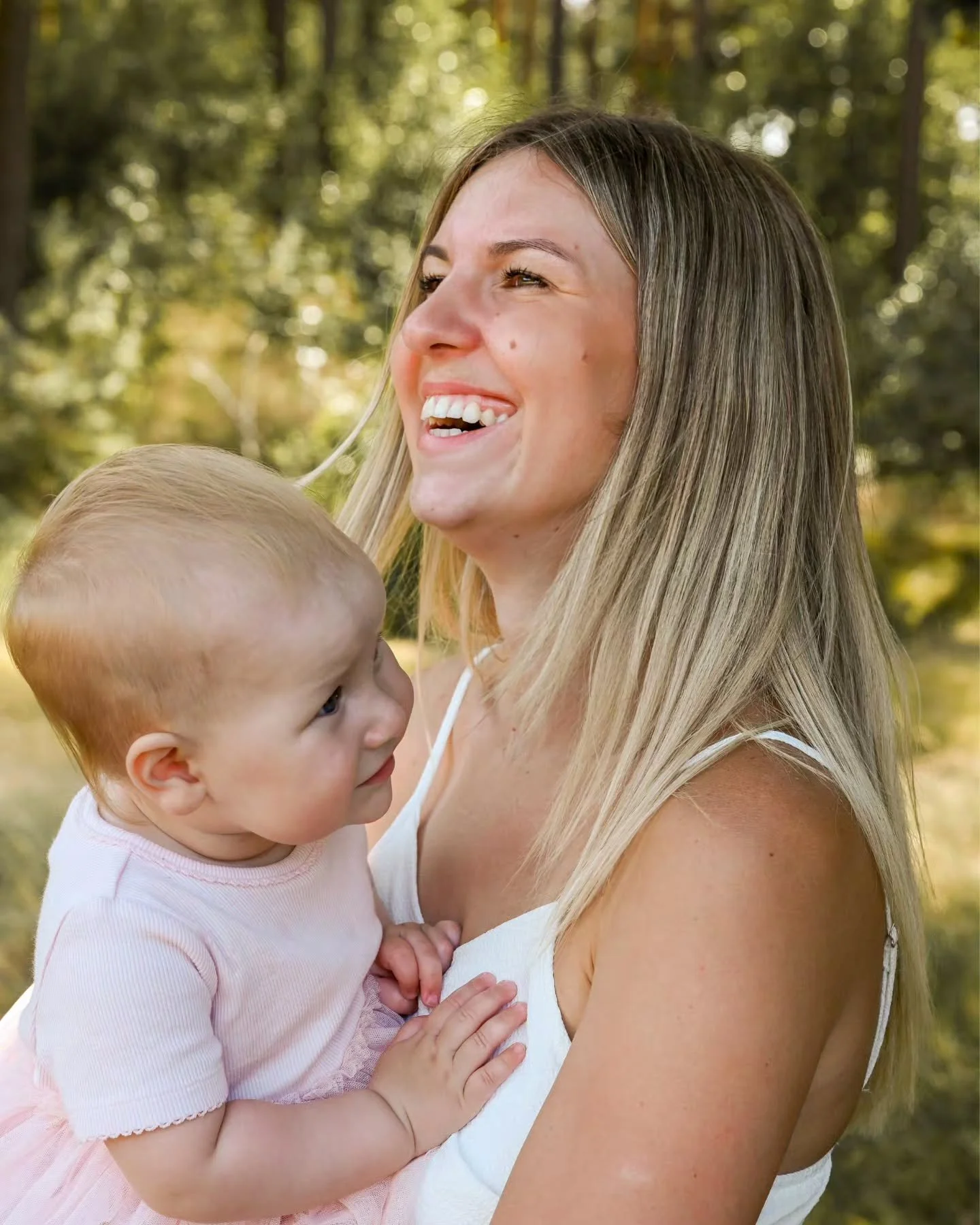 So viel Lachen, kleine Entdeckungstouren und ganz viele Kuschelmomente. 🫶🏼

Die Zeit vergeht viel zu schnell, umso sch&ouml;ner, diese besonderen Augenblicke als Familie festzuhalten. Danke f&uuml;r das sch&ouml;ne Shooting und euer Vertrauen! 👸❤️