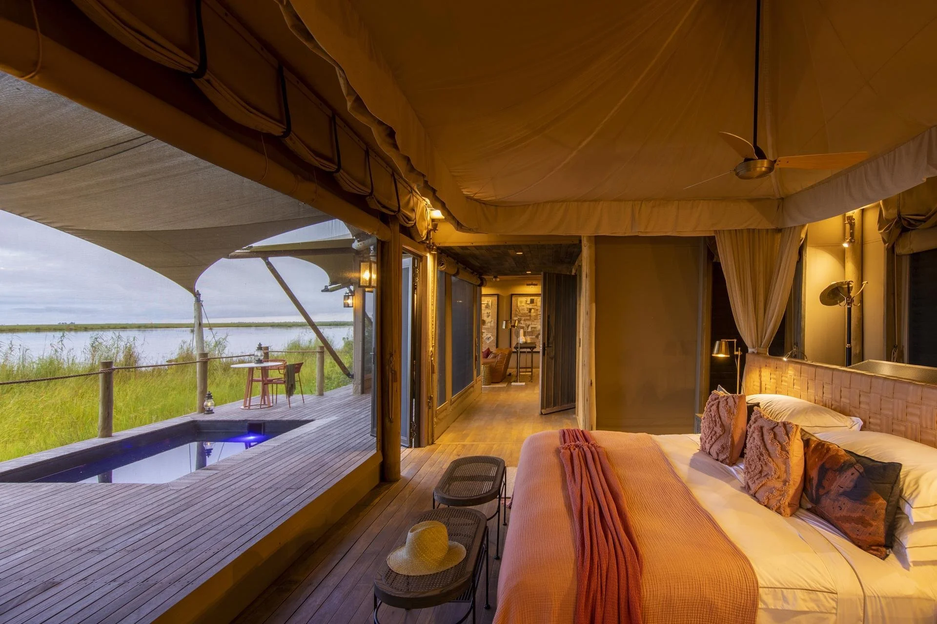 DUMA TAU CAMP, BOTSWANA
