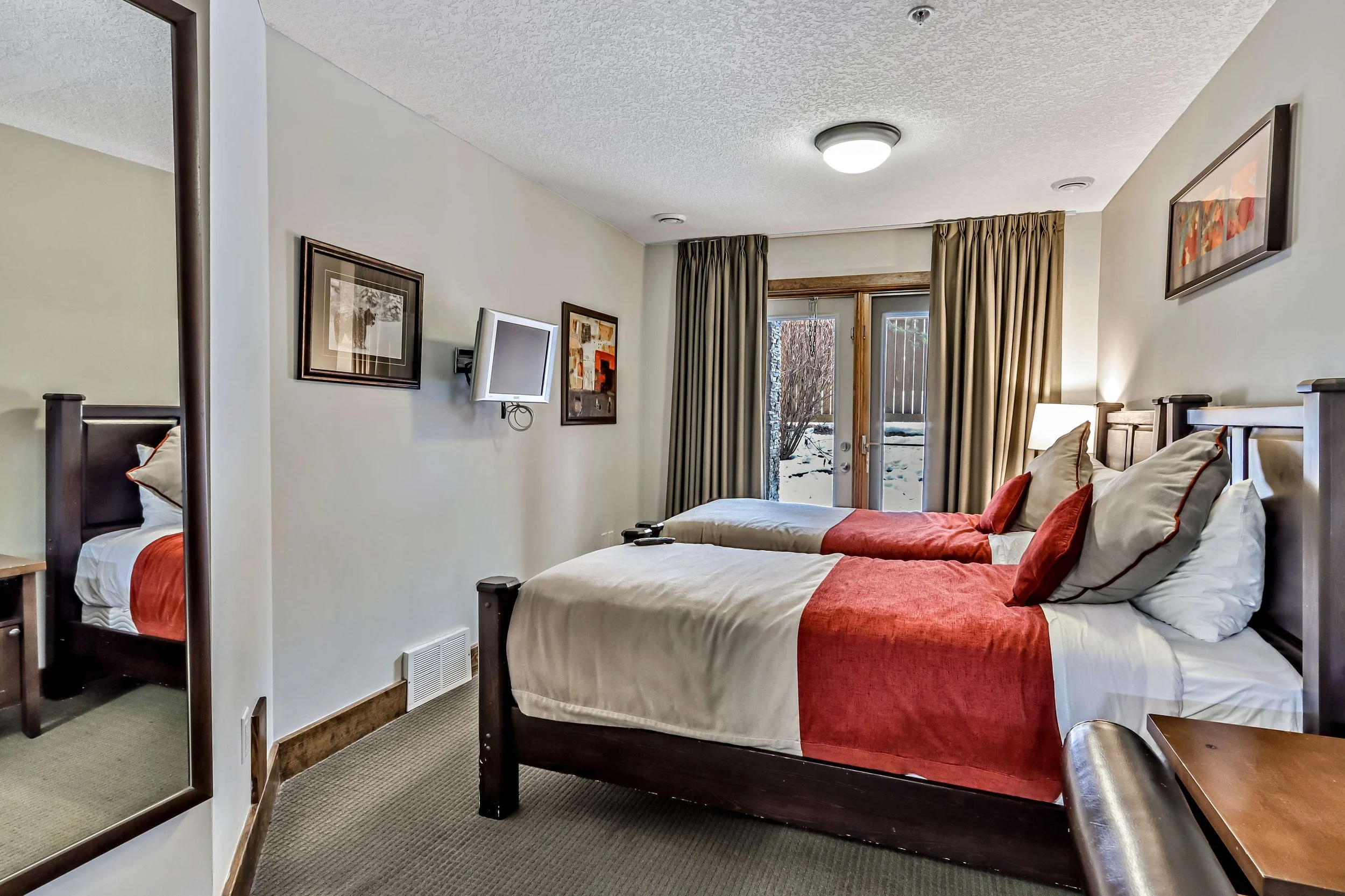 Twin Bedroom with Ensuite