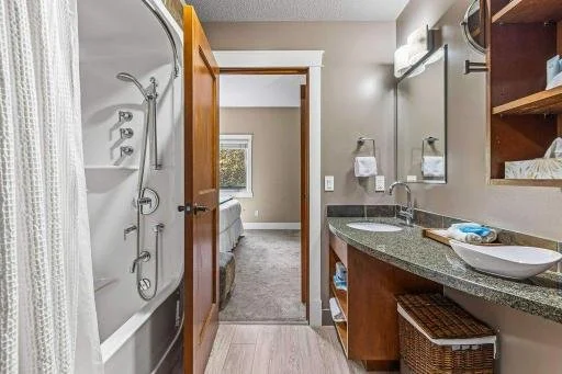 King ensuite with shower