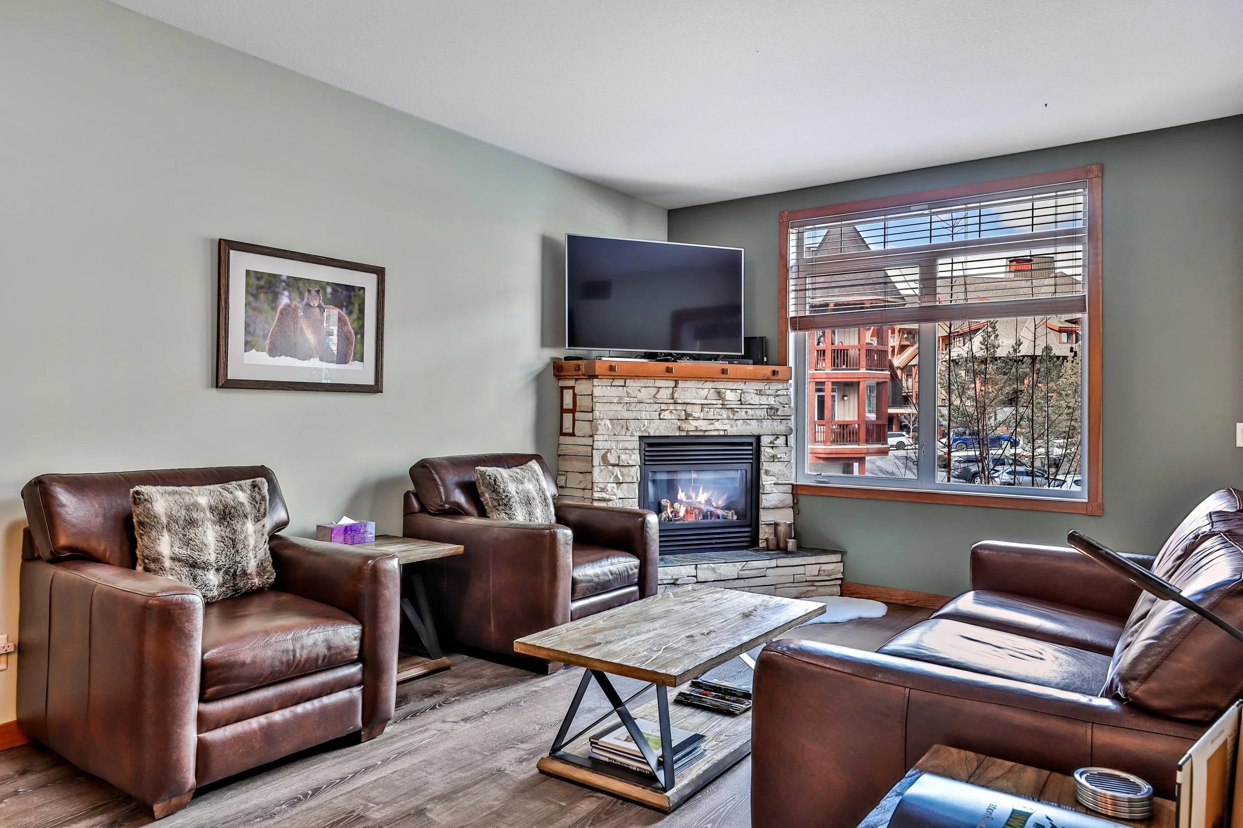 Spacious living room