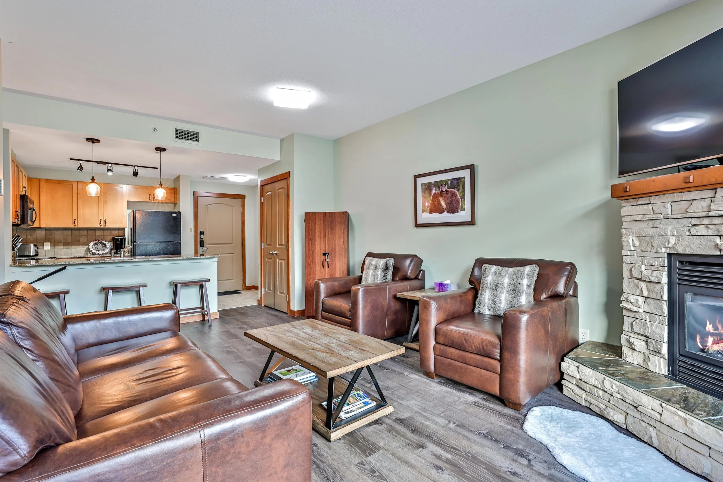 Spacious living room