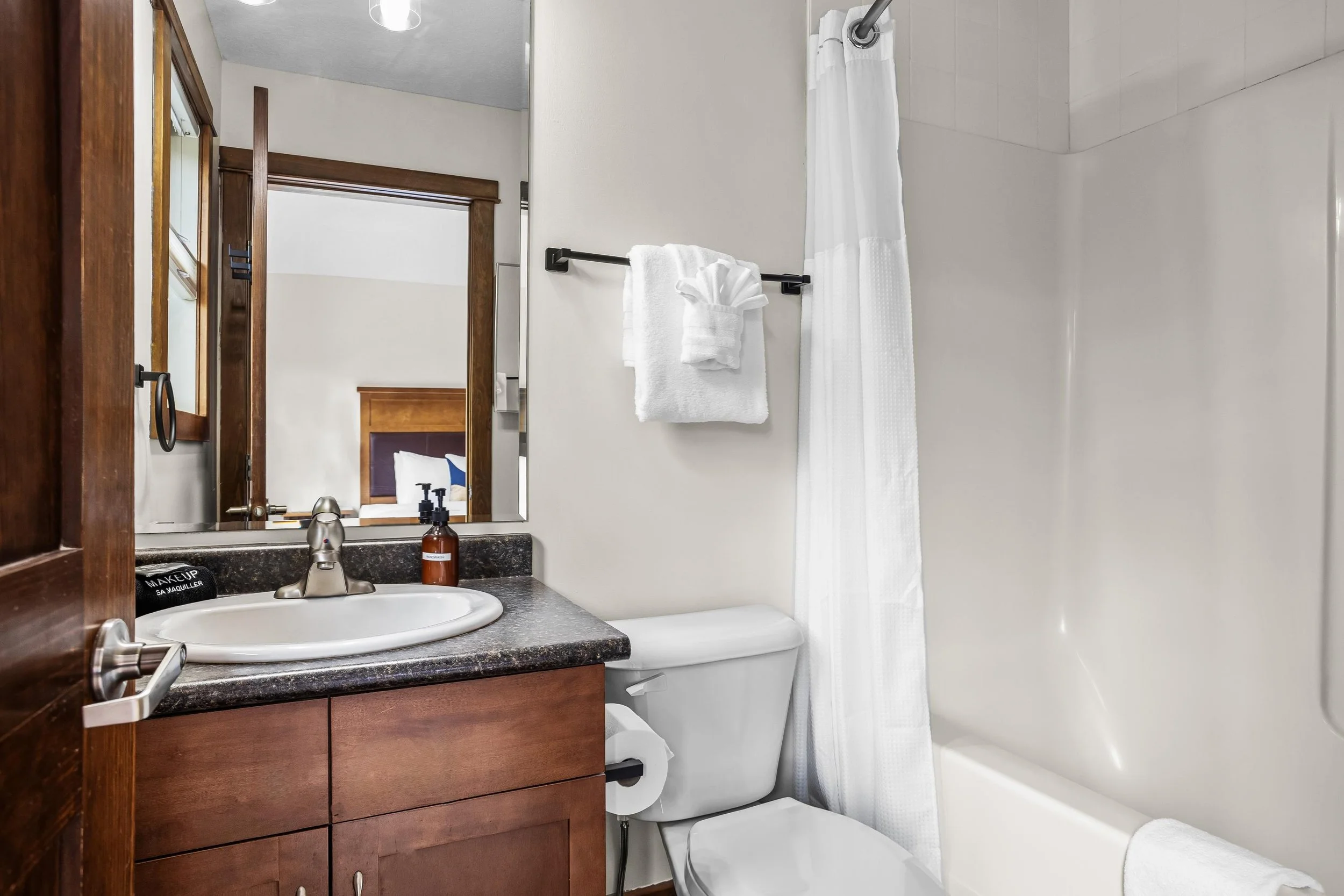 King Master Bedroom with Ensuite