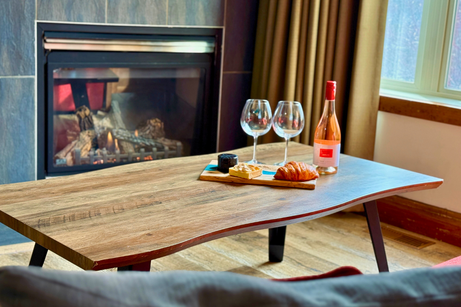 Spacious Mountain Chalet – Hot Tub | Perfect for Families!