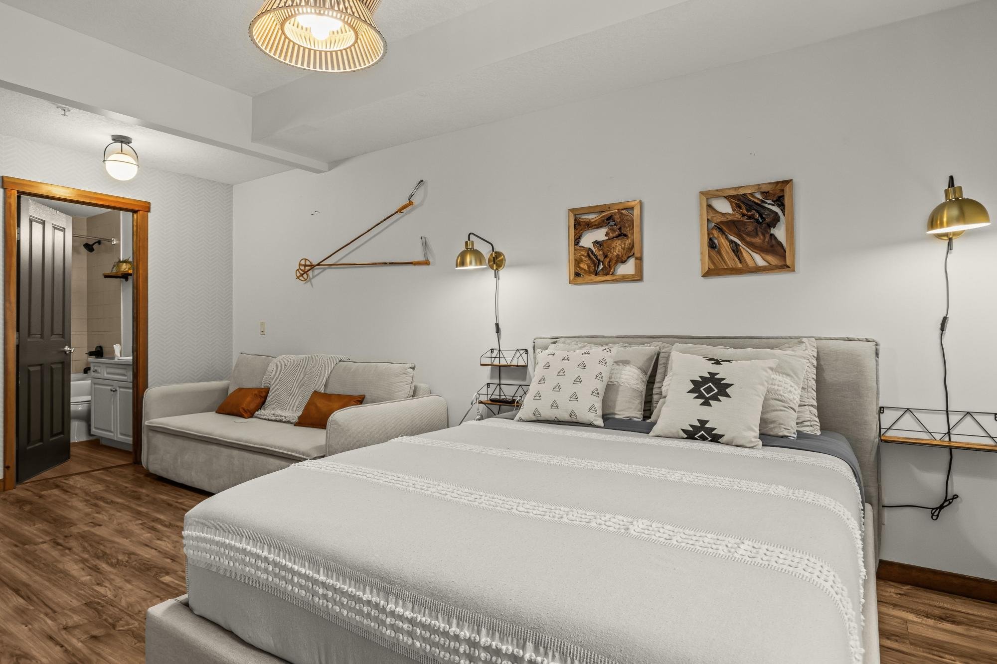 Bedroom 2: Queen and sofabed