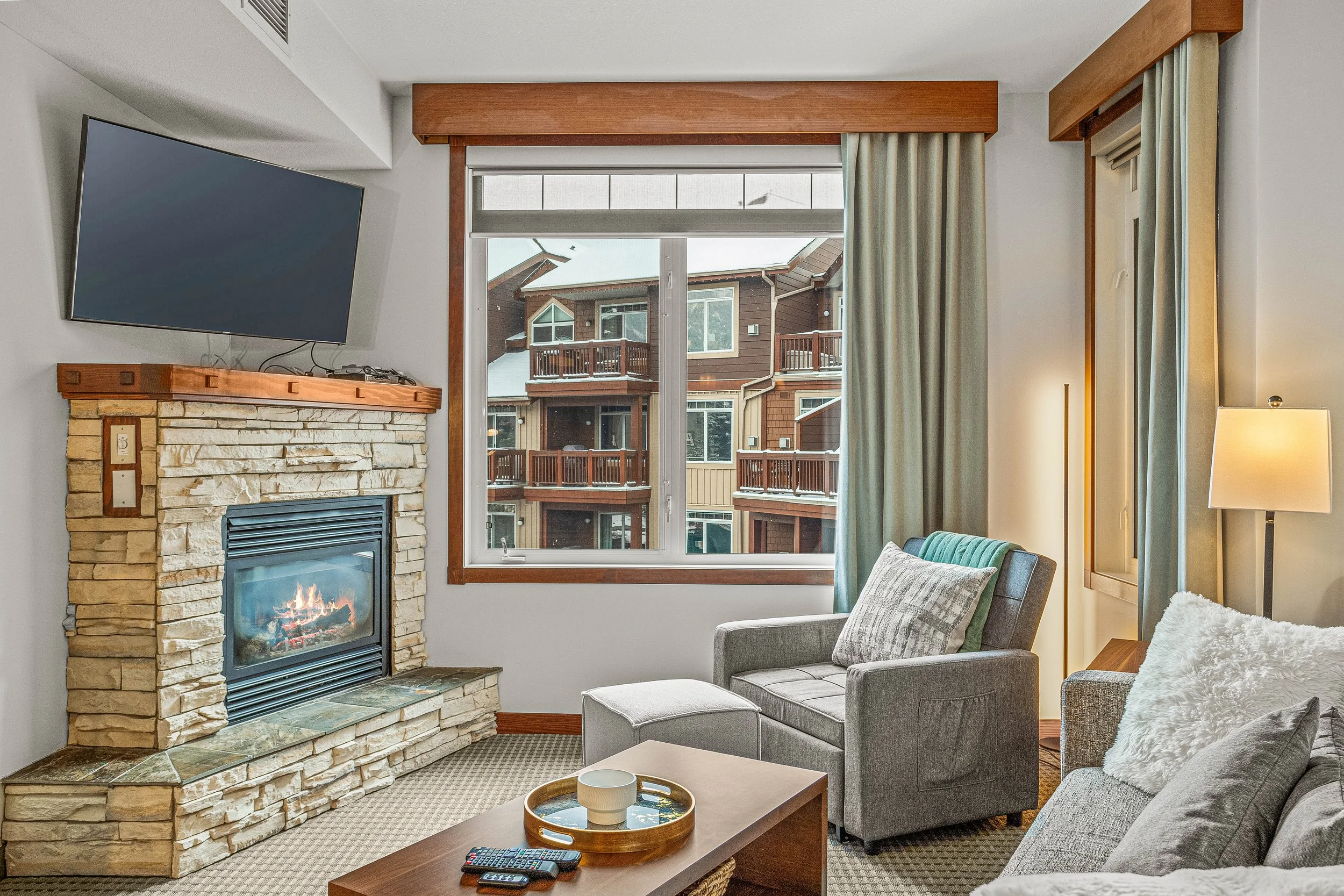 Romantic Mountain Escape | Hot Tubs &amp; Private Balcony!