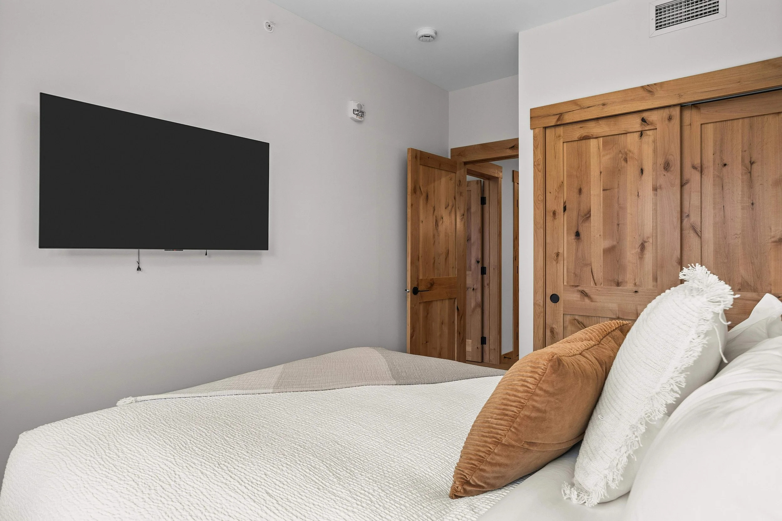 Queen Bedroom