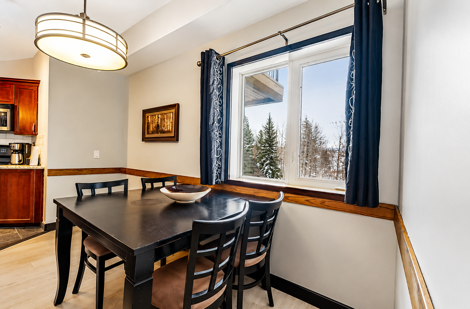 Cozy Dining Area