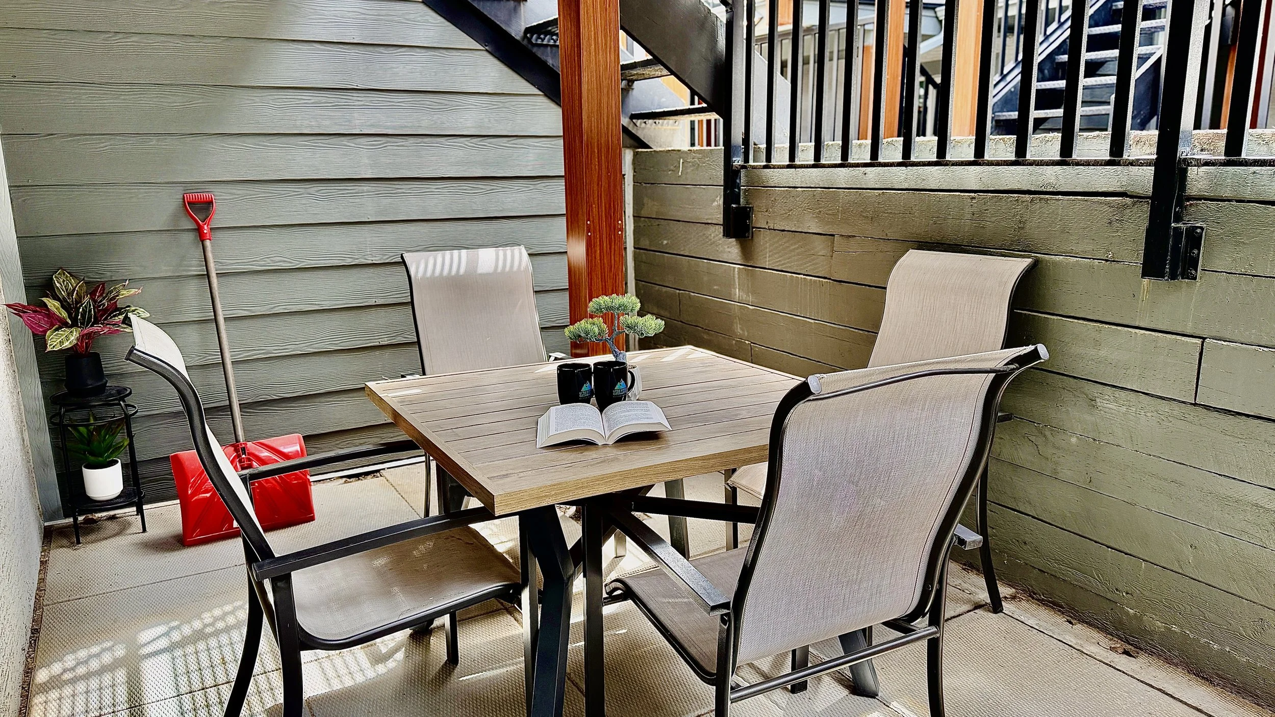 Outdoor Dining Patio 
