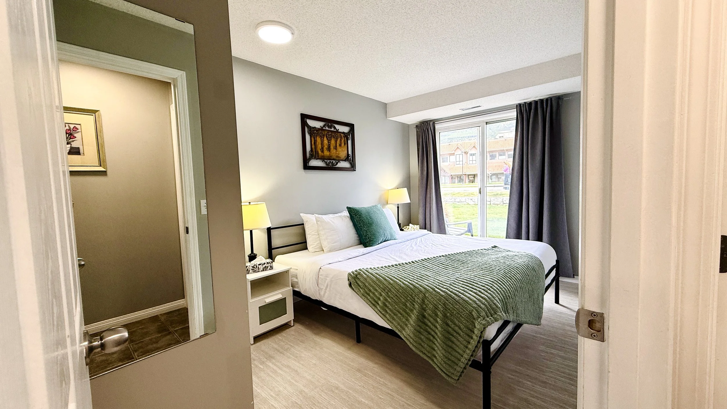 Queen Bedroom + Patio 