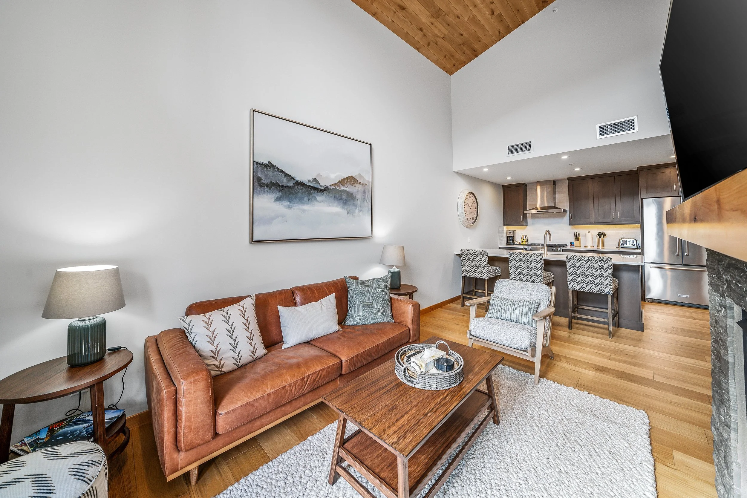 Top Floor 1 Bedroom Gem | Views | Hot tub