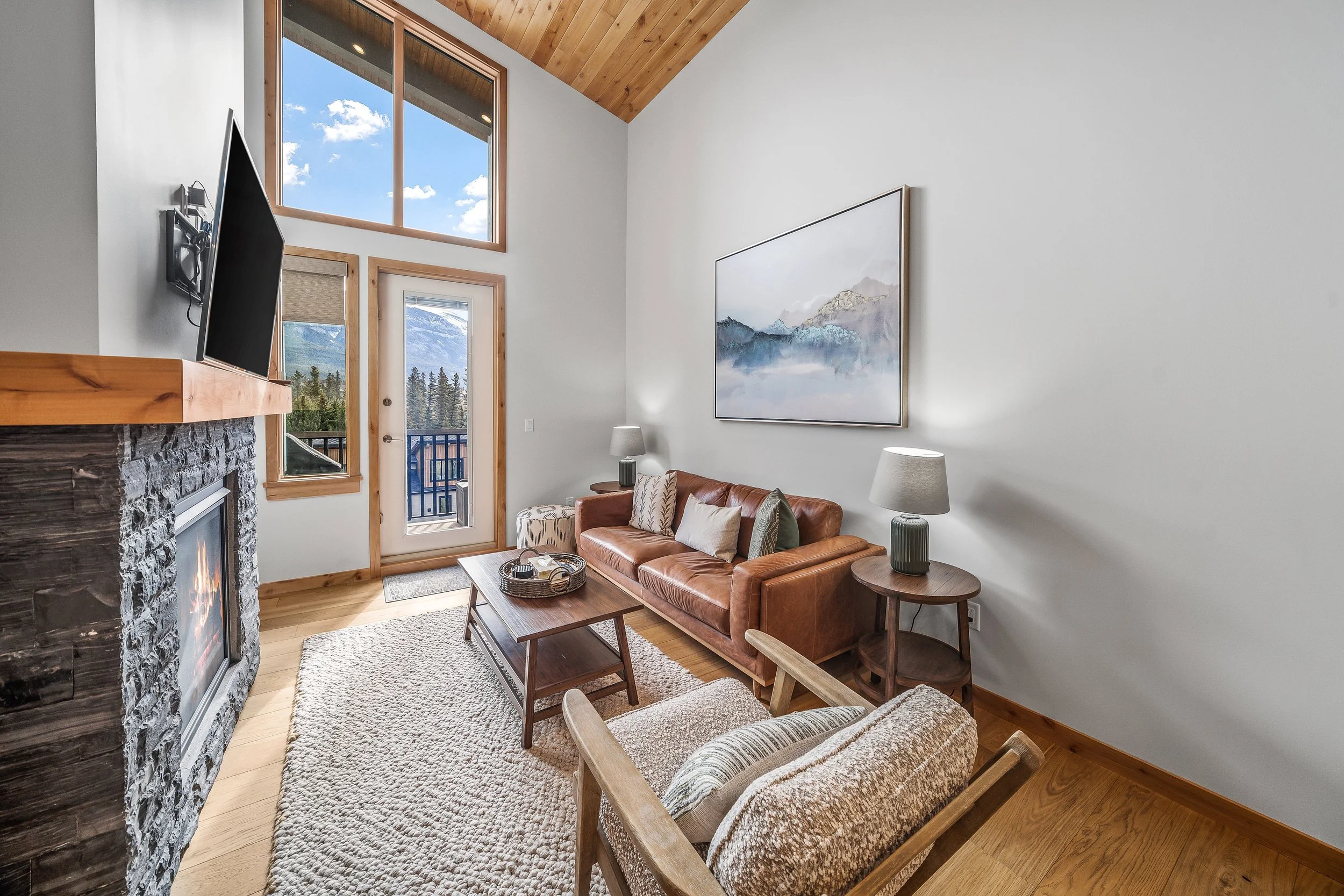 Top Floor 1 Bedroom Gem | Views | Hot tub