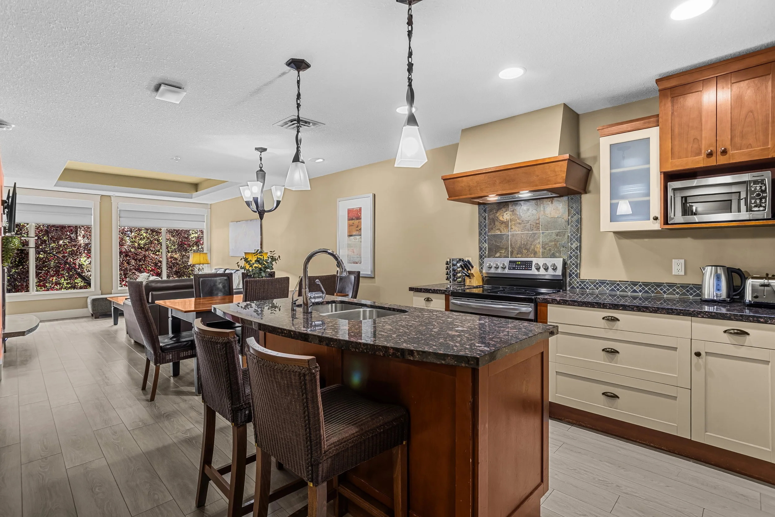 Kitchen | Dining Area