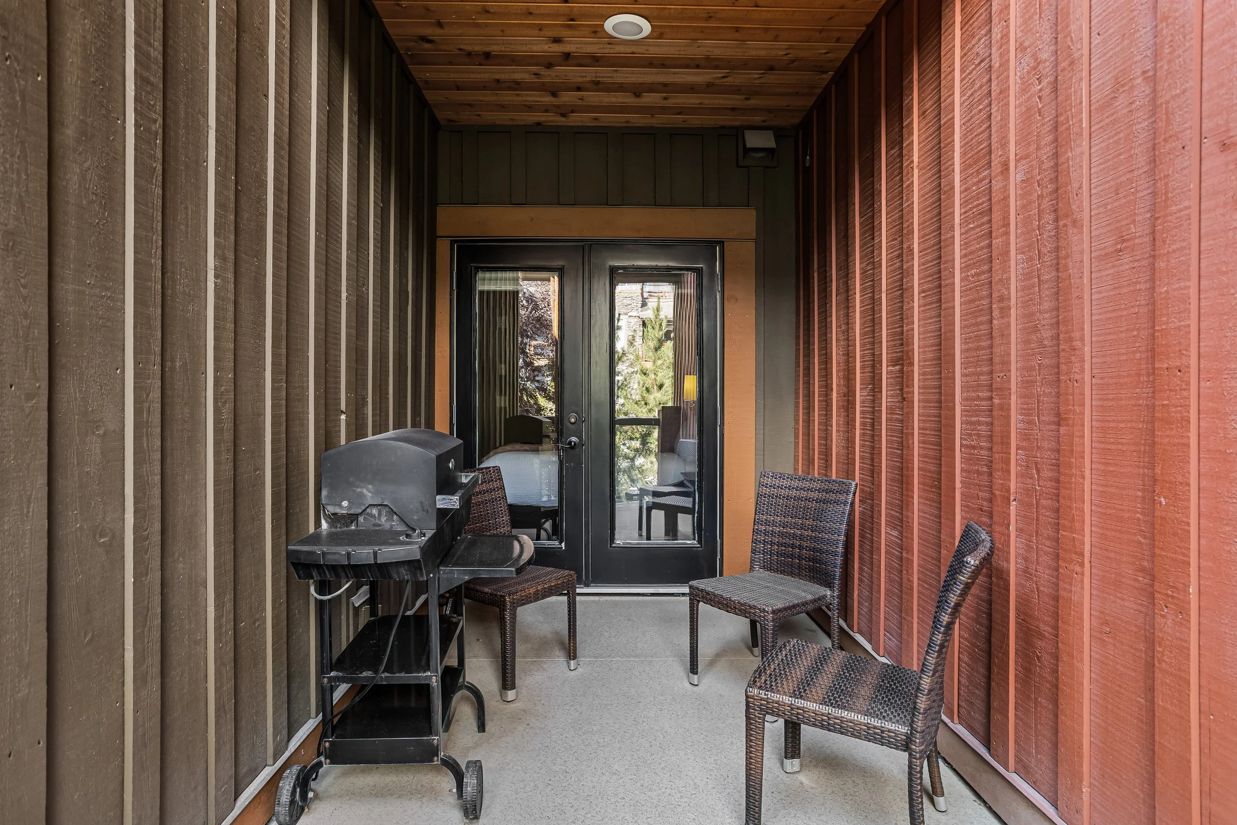 Cozy Balcony w/ BBQ