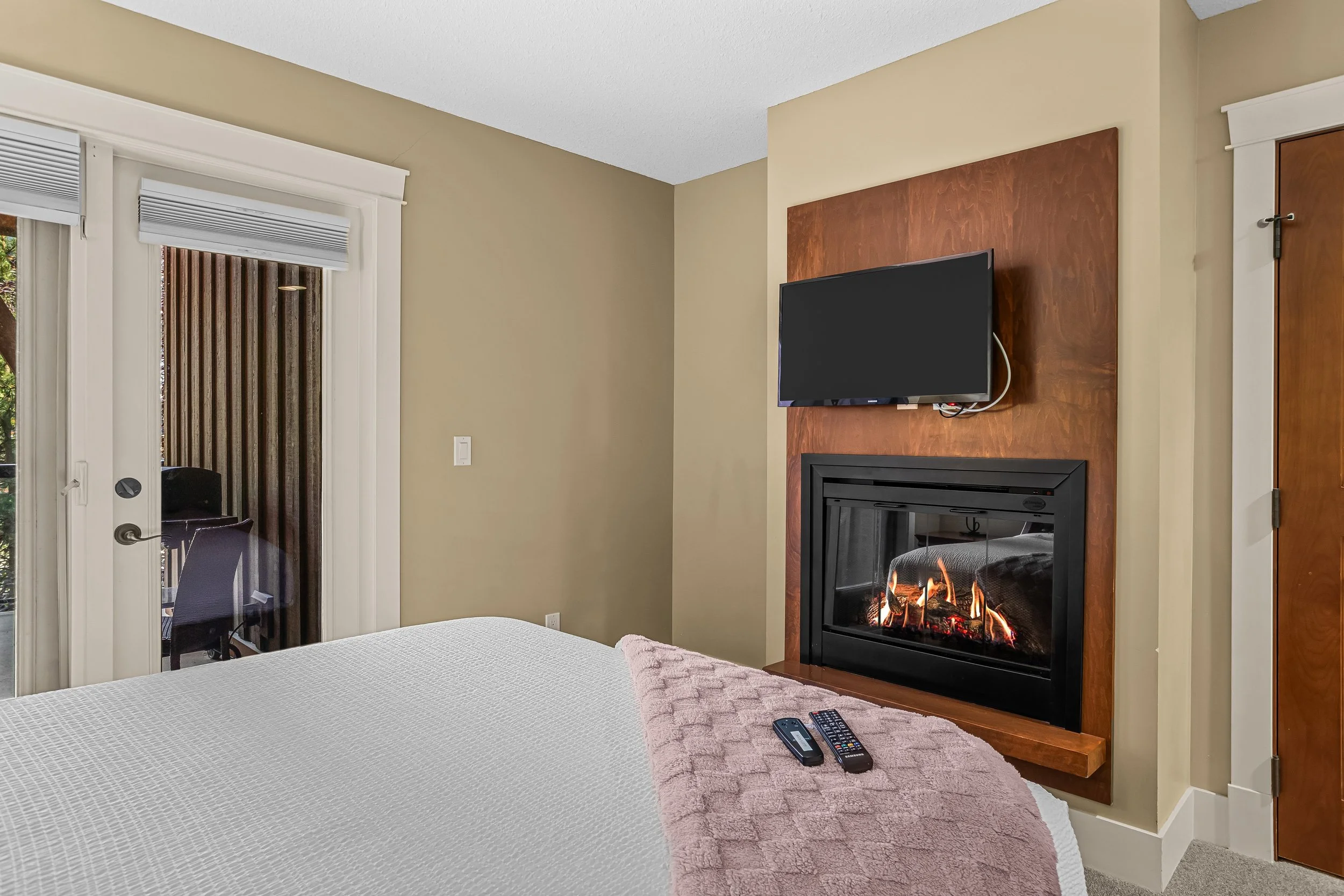 Queen Bedroom