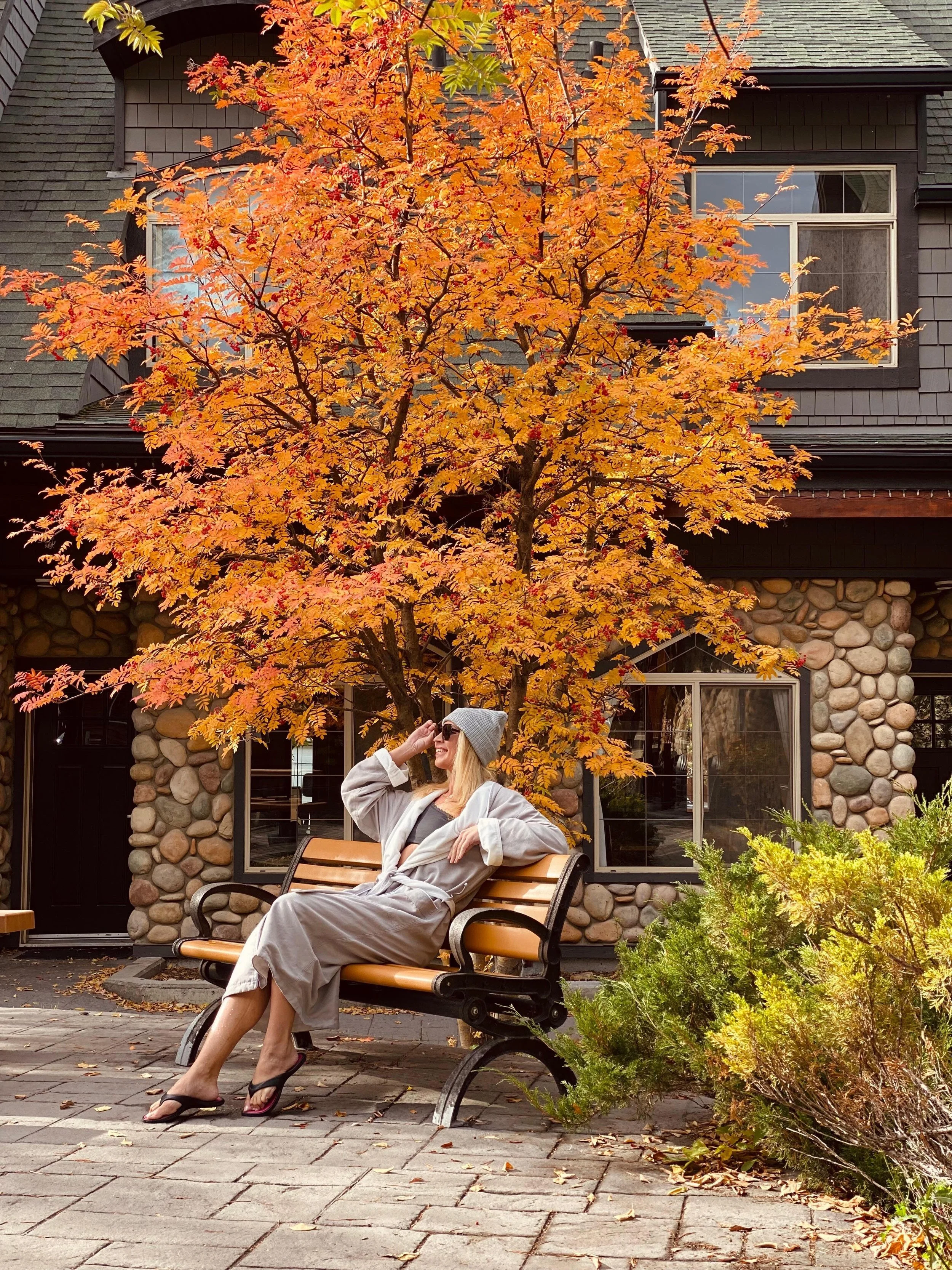 🍂 Fall plans? We&rsquo;re thinking hot tub, outdoor heated pool, mountain views &amp; a little time to slow down&hellip;

Our 4 stays at Mystic Springs make a pretty good home base for a Canmore getaway &mdash; and yes, you can bring your pup! 🐾

W