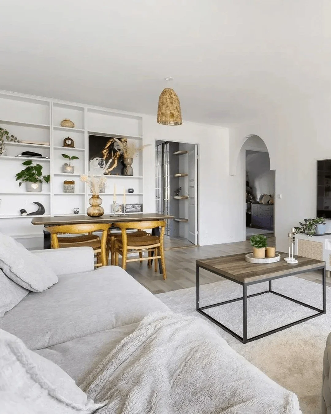 N&auml;r &auml;r det dags att p&aring;b&ouml;rja en omt&auml;nksam renovering? H&auml;r &auml;r tecknen du inte f&aring;r ignorera:

&bull; Fuktfl&auml;ckar eller lukt som inte f&ouml;rsvinner
&bull; Sprickor i v&auml;ggar eller tak
&bull; Slitna yto