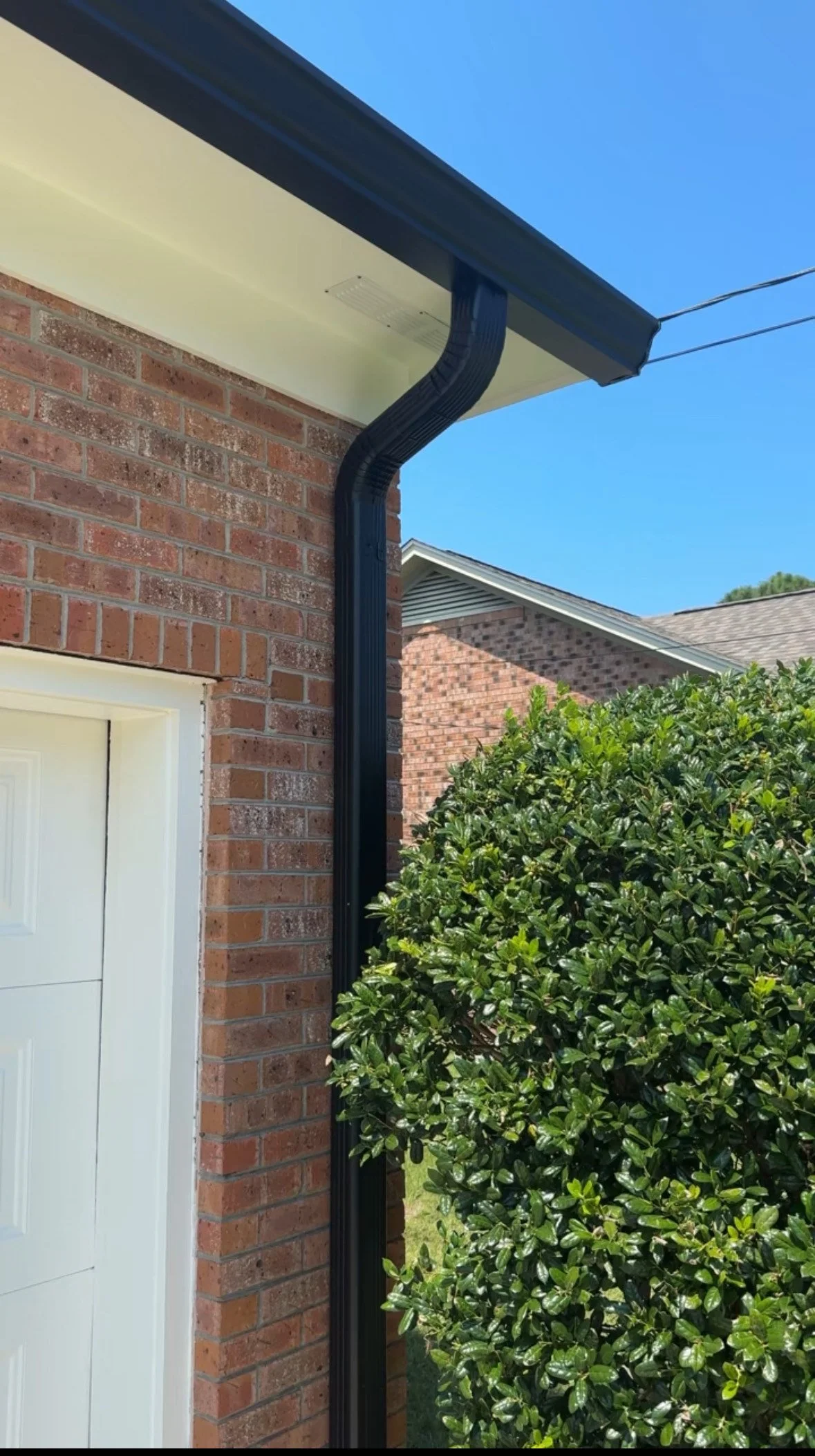 Black Seamless Gutters