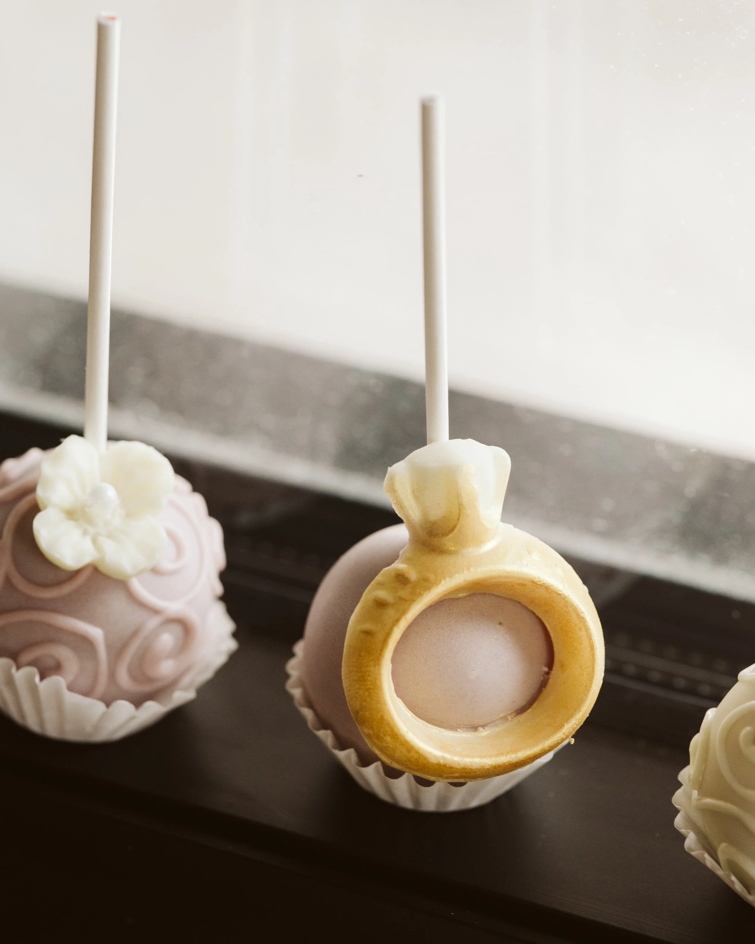 ring cake pop.png