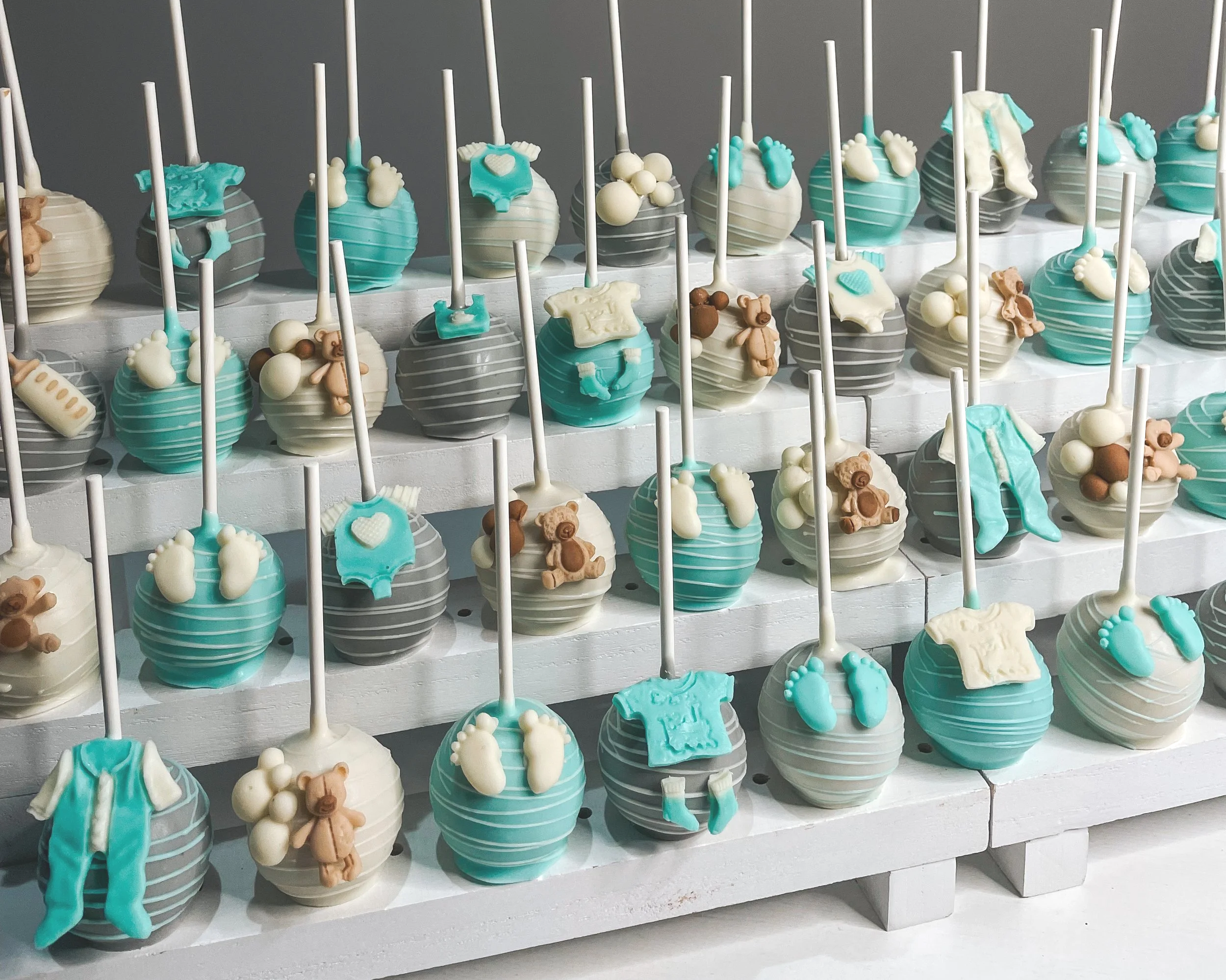 baby+shower+cake+pops.png