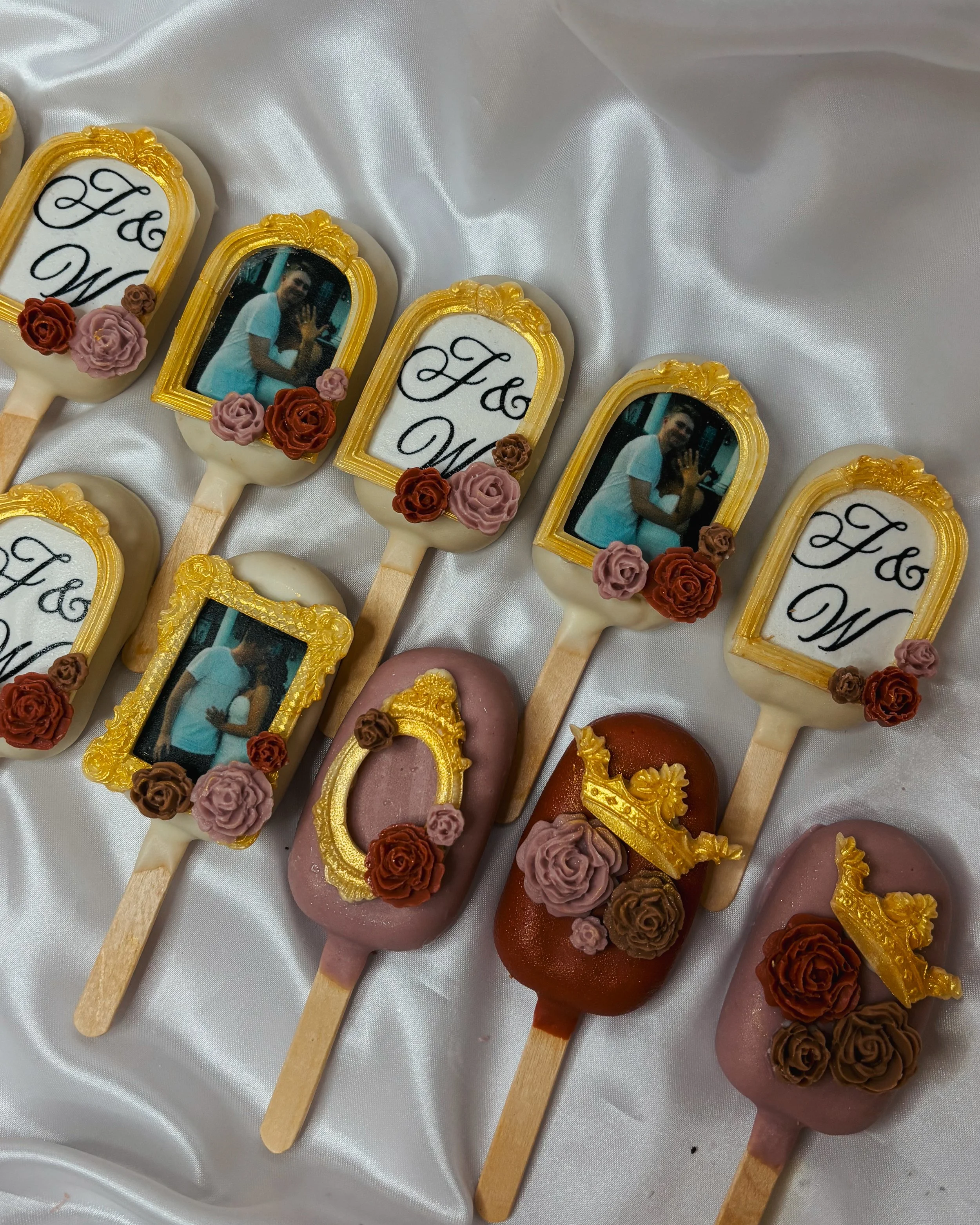 custom+pic+wedding+cakesicles.png