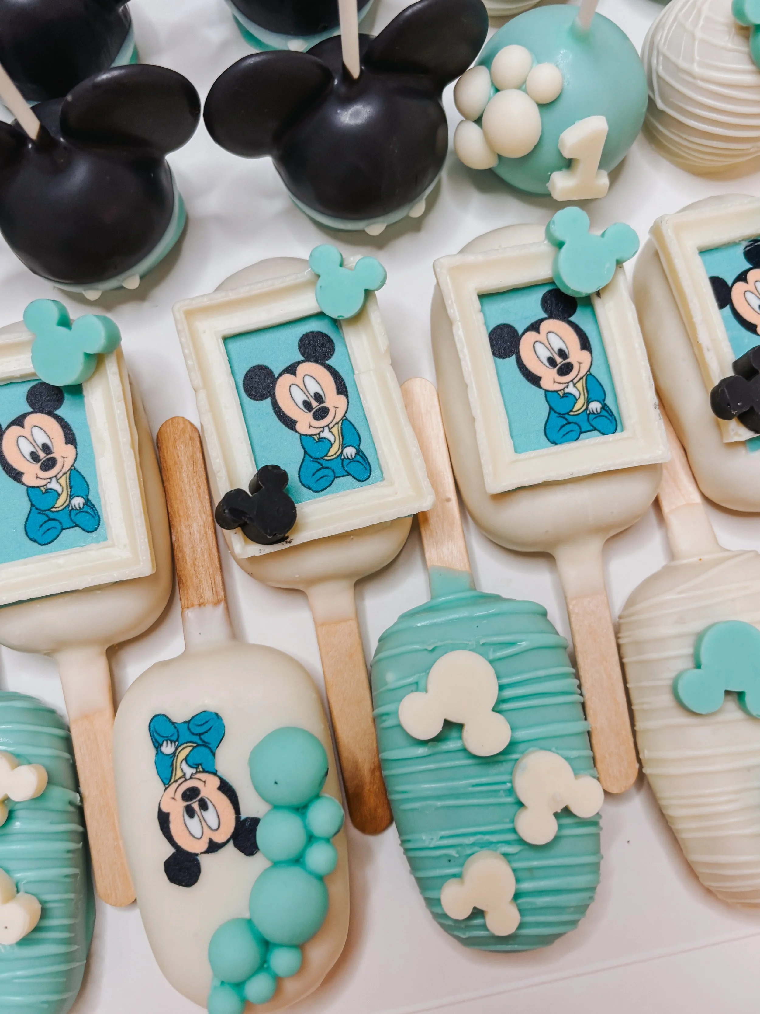 min mouse cakesicles.JPG