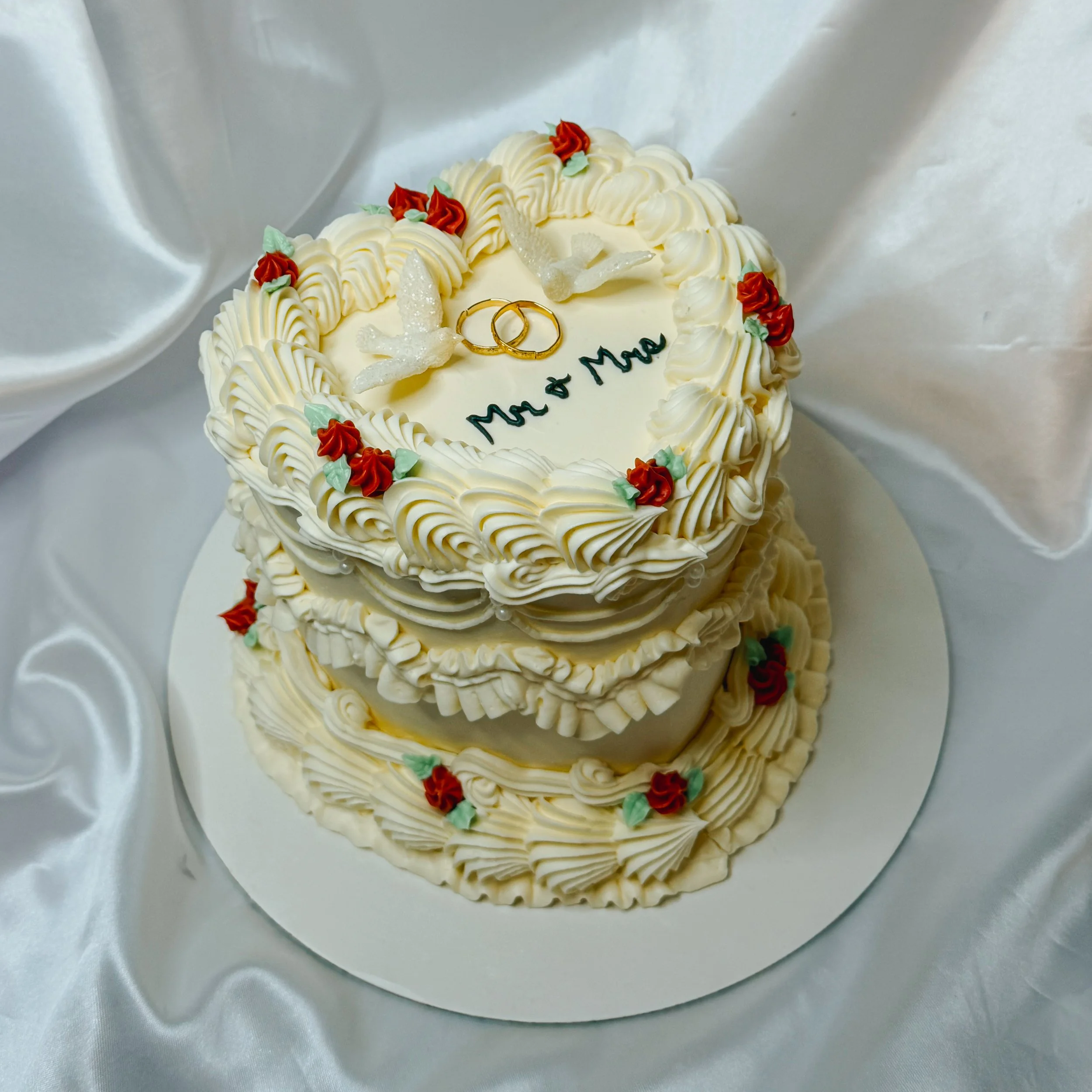 mrs and mr wedding vintage cake.png