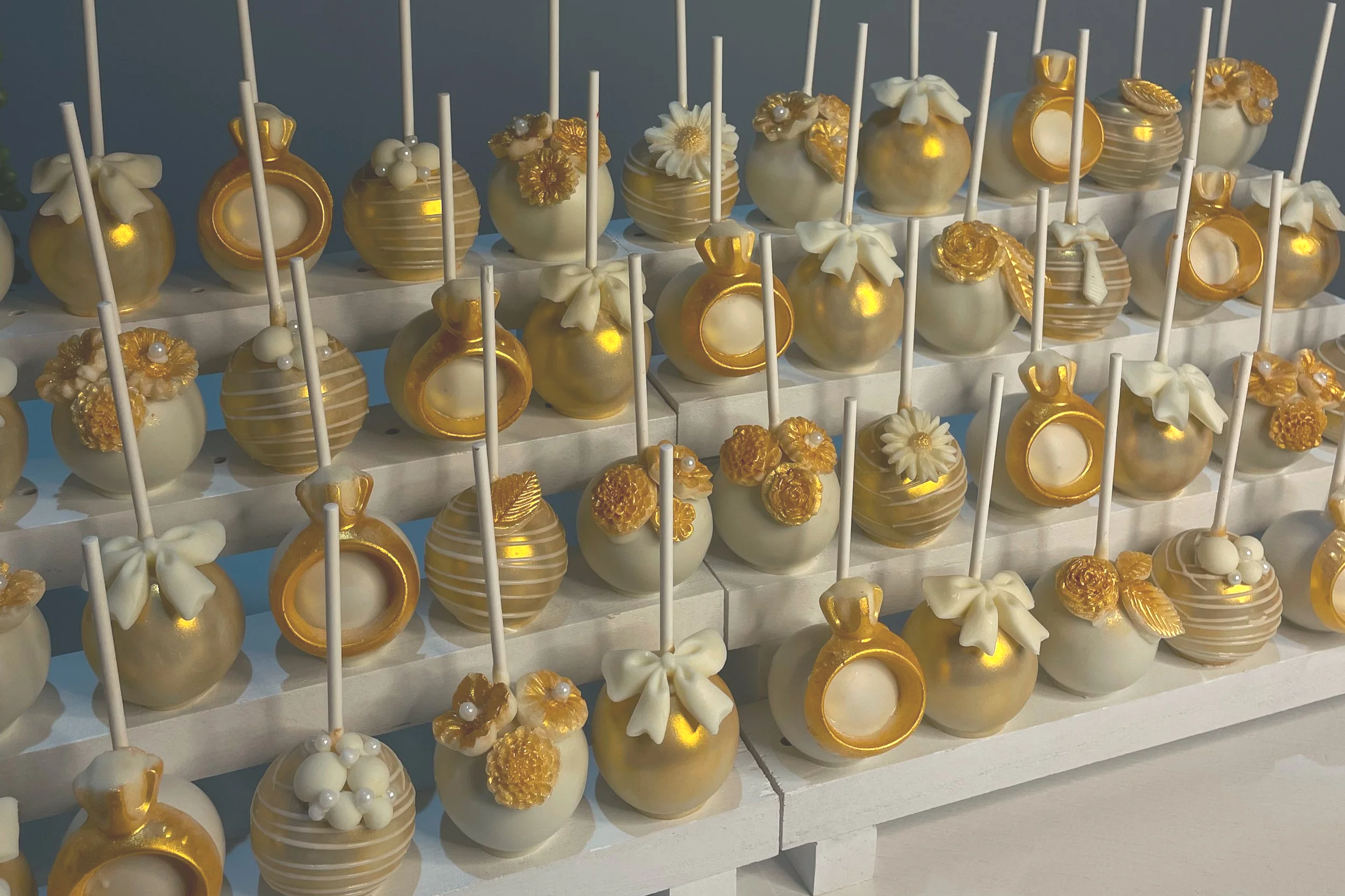 wedding gold cake pops.png