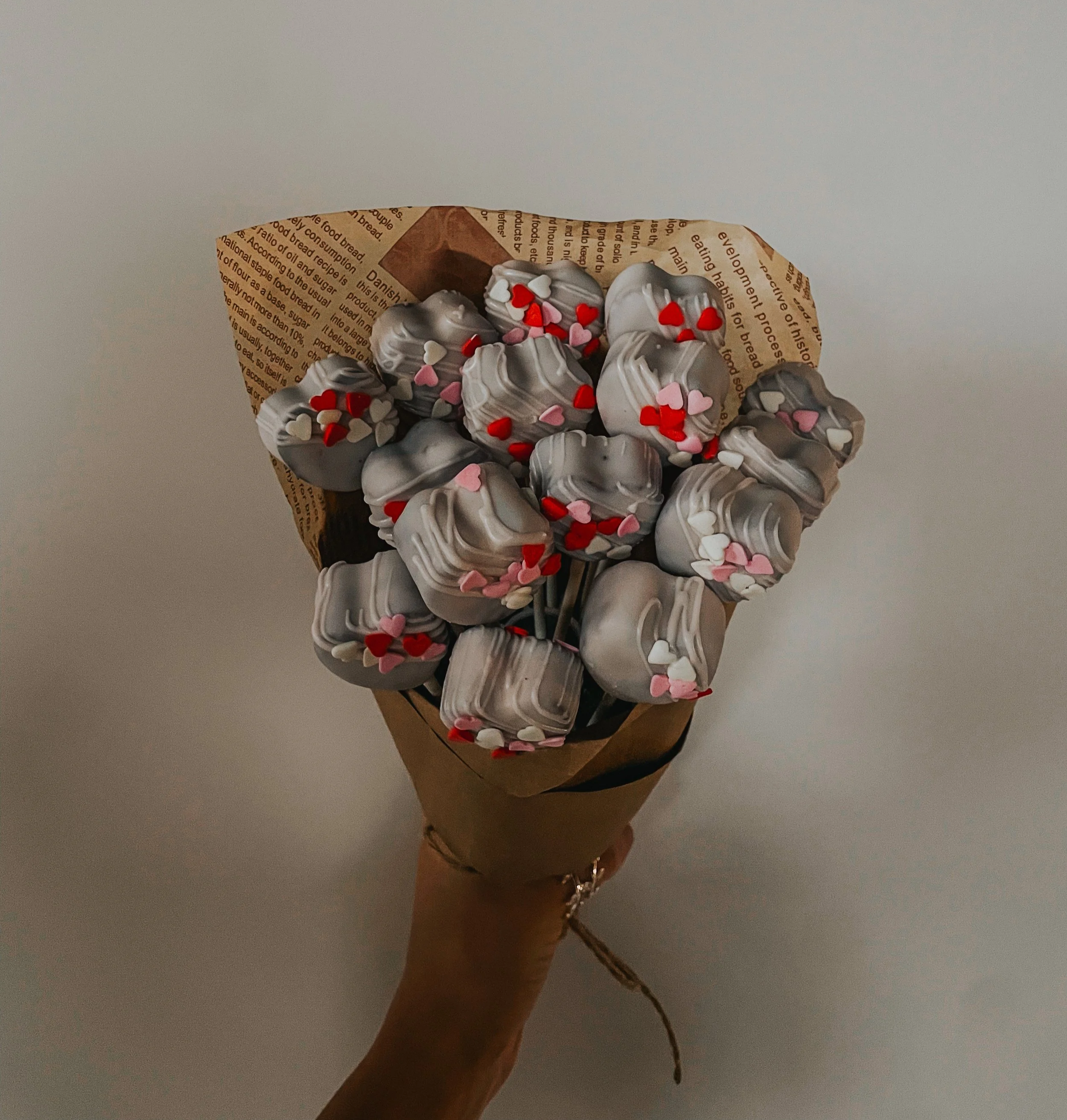 whhite hearts bouquet.png