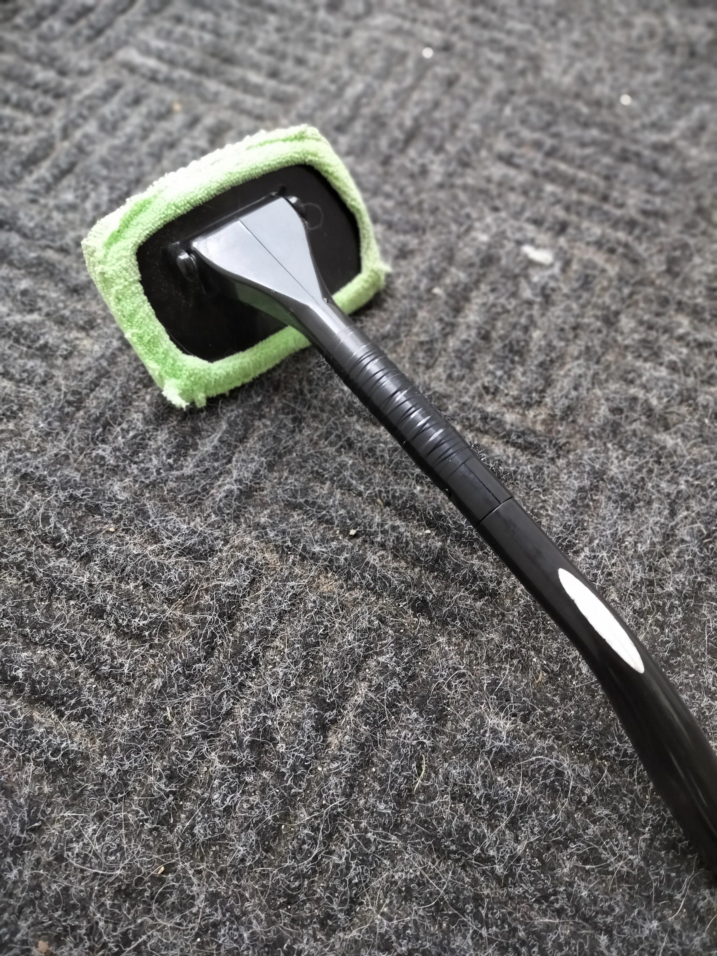 windshield cleaner tool with microfiber cloth head