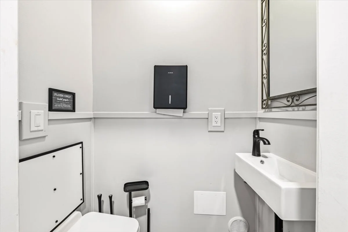 110-Laundry Area.jpg