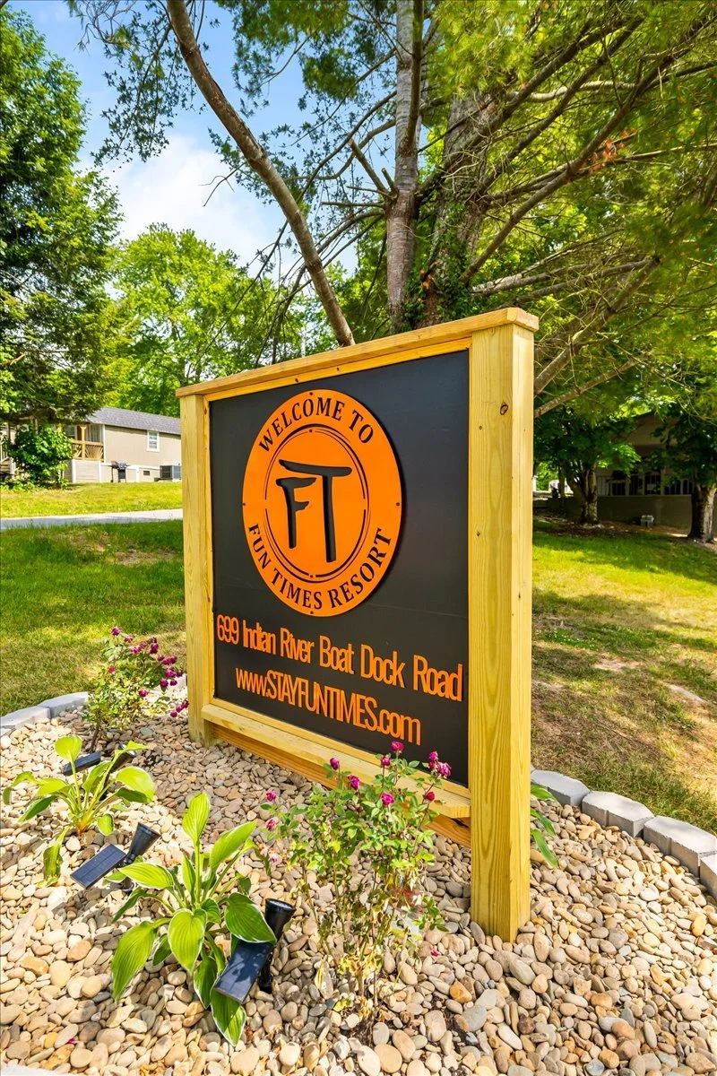 206-Sign.jpg