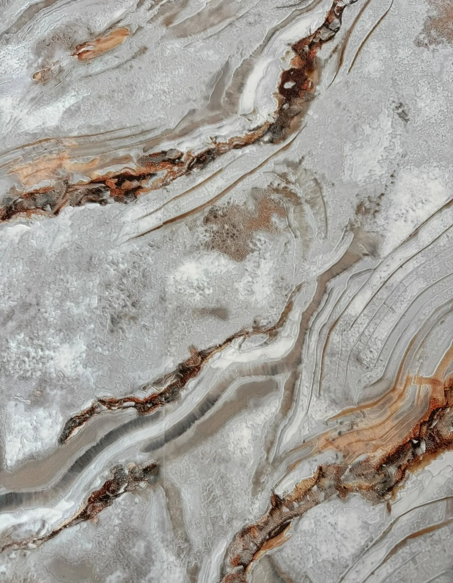 Wallpaper reveal! Textured crystal paper from India on the main living space fireplace wall.  20ft floor to ceiling surrounded by natural light and it shimmers and sparkles morning and night ✨🪩🔮