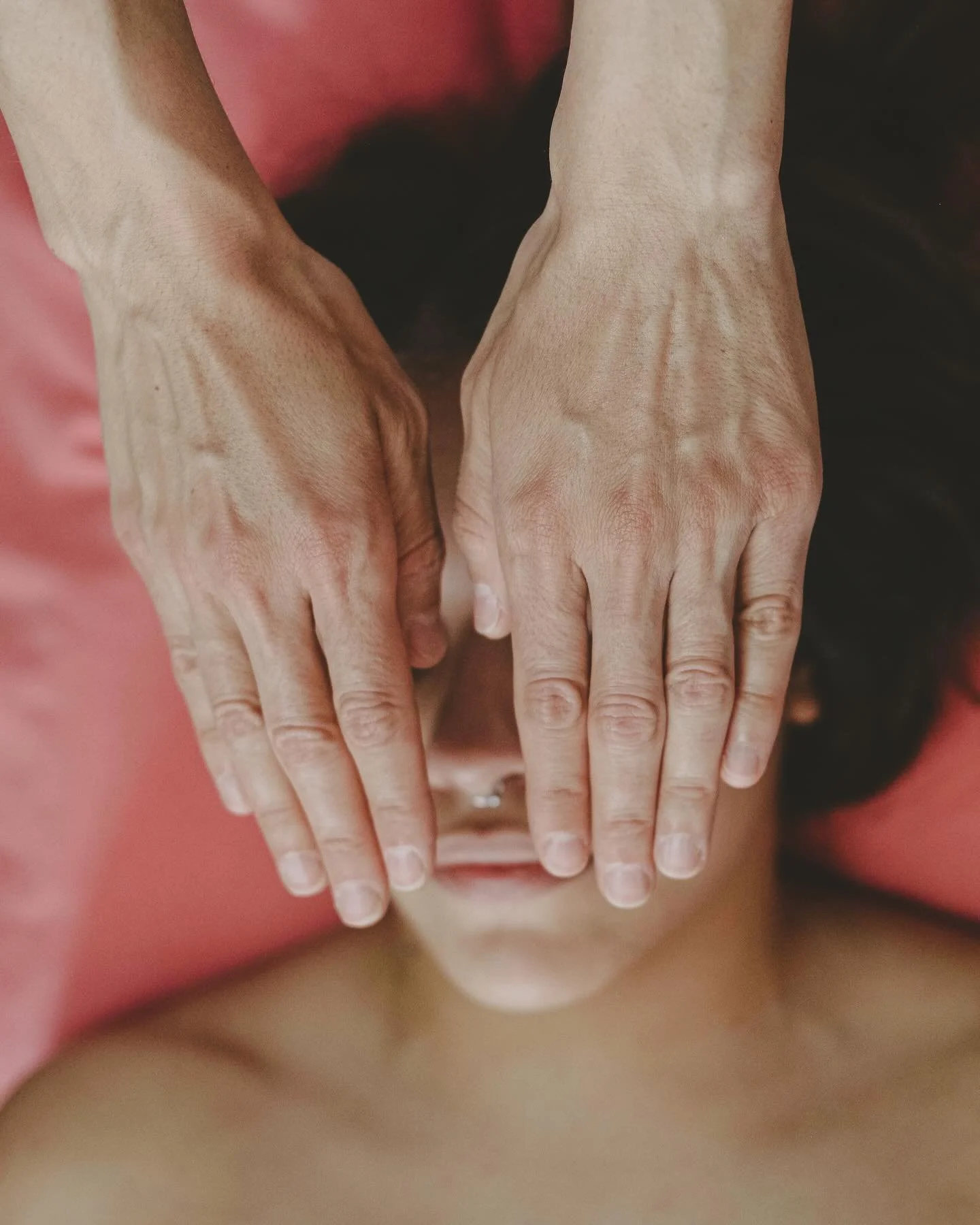 I&rsquo;m now offering massage and Reiki at Yogahome in Stoke Newington! 💆&zwj;♀️☘️

Yogahome is a beautiful, tranquil space, perfect for relaxation and healing. Whether you are looking to release tension with a therapeutic massage or restore balanc