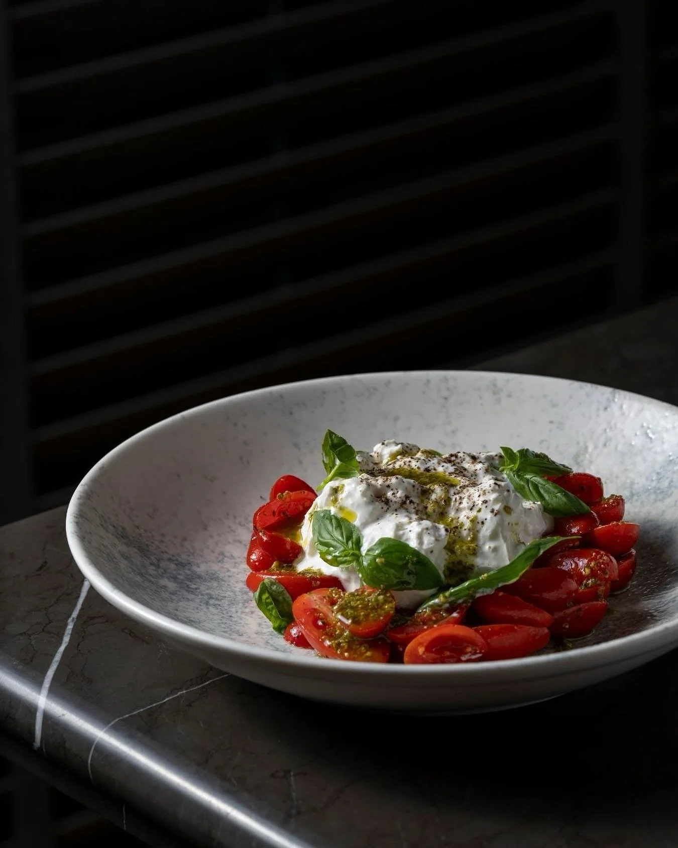 Simplicity elevated: Stracciatella, basil, and sun-kissed cherry tomatoes.

#blends #blendsglyfada #gastronomy