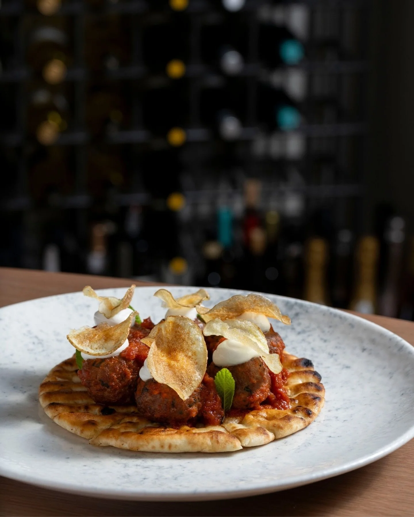 Tender beef meatballs paired with warm pita bread, rich tomato sauce, creamy yogurt and crunchy potato chips. A perfect Mediterranean bite.

#blendsglyfada #blends #dining