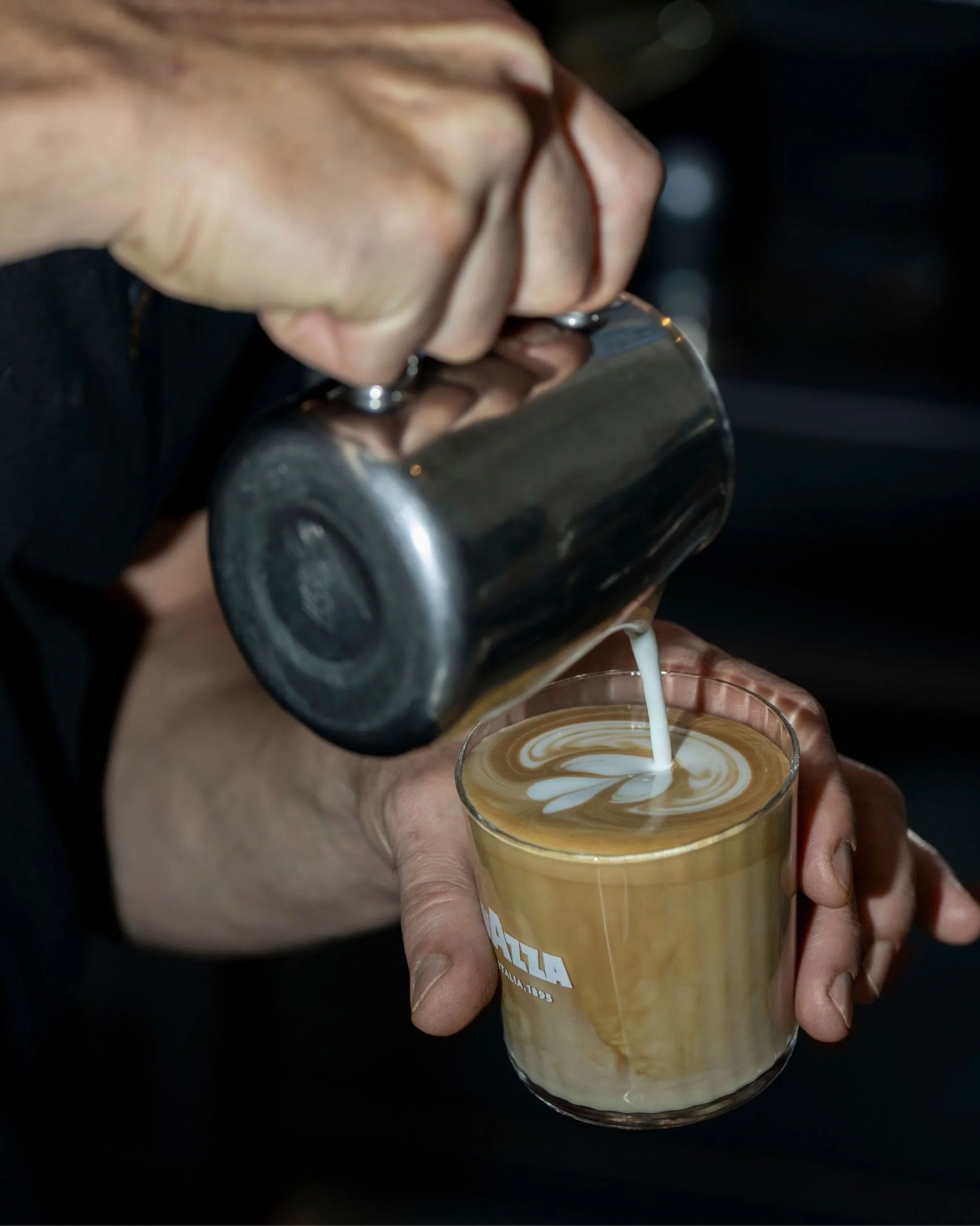 From your first coffee to your last cocktail.

#lavazza #blends #blendsyfafa