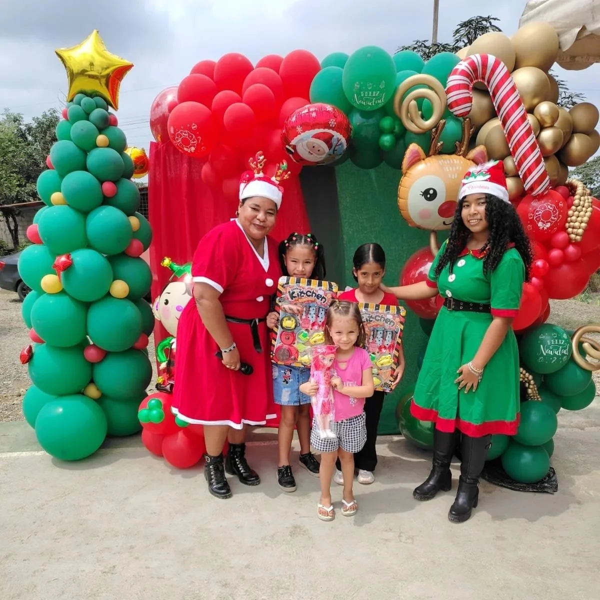 Toy distribution for children during Christmas, Tenguel 2025.