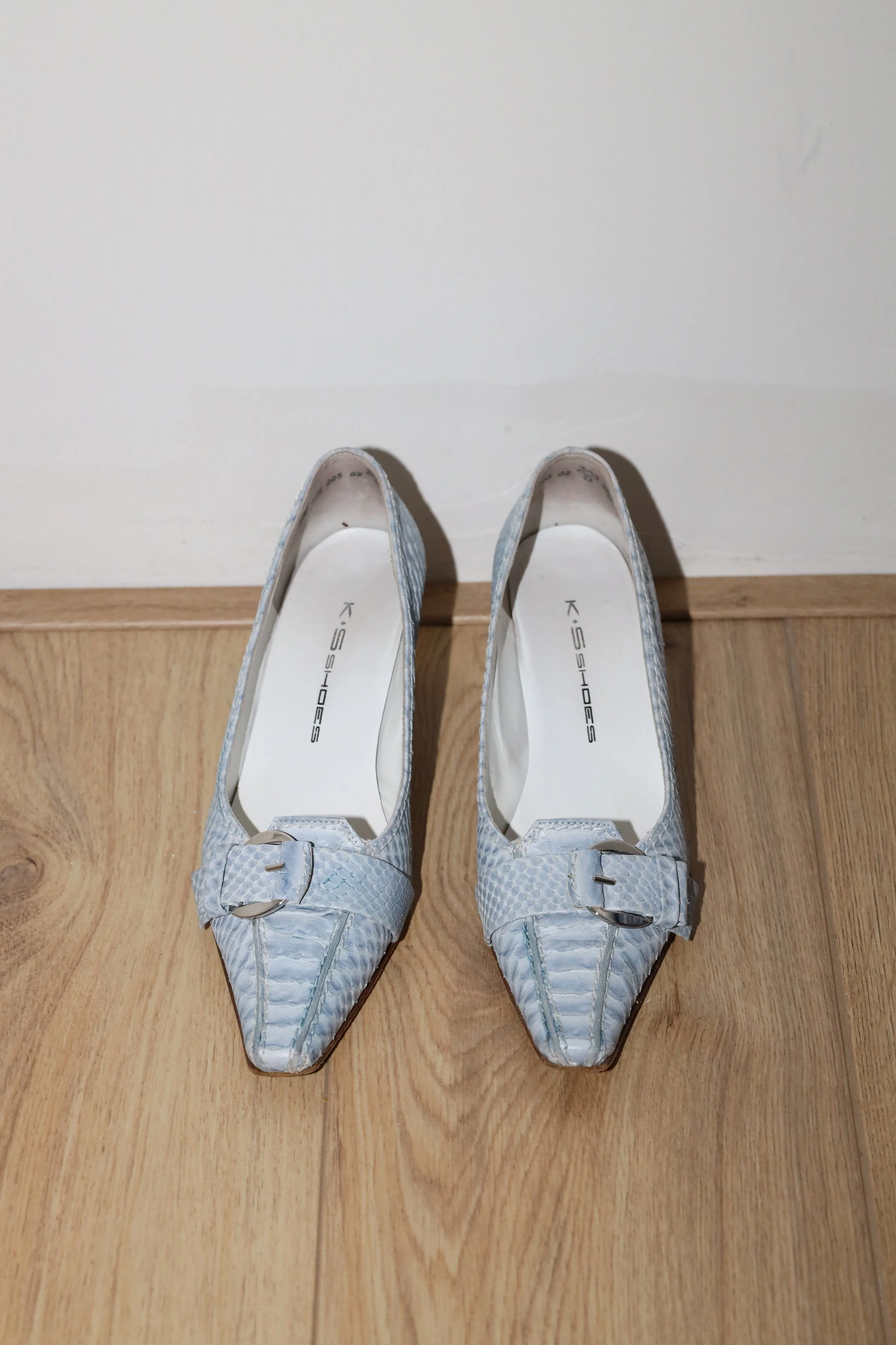 SNAKE POINTY TOE PUMP