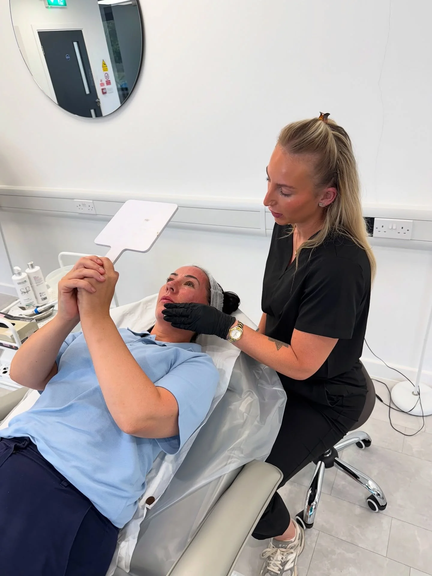 NEW SERVICE ALERT!! 
Looking for refreshed skin? Then Mirconeedling is for you! 
Mirconeedling helps collagen & elastin production to reduce fine lines, scars, pigmentation. 
Get booked in to achieve your dream skin🫧
#edinburgh #mirconeedling
