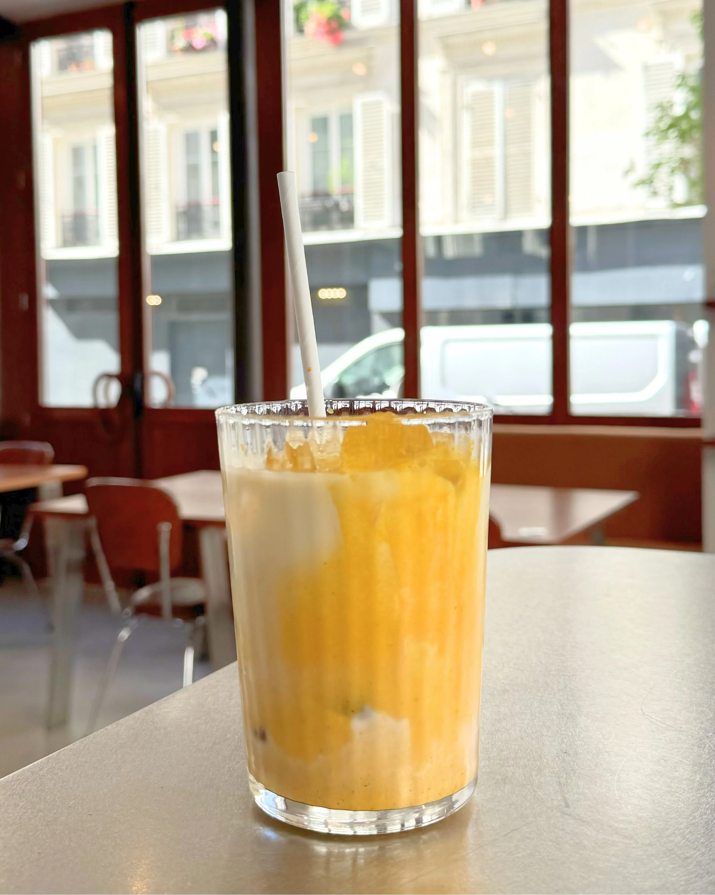 Prendre un caf&eacute;, s&rsquo;installer au calme, contempler les toiles...

Chez Pigments, on peut aussi venir sans peindre.
Juste pour ralentir un instant.